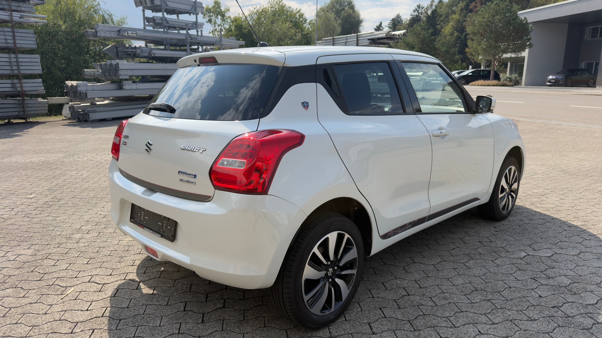 SUZUKI Swift 1.2i 16V SHVS Piz Sulai Top Hybrid Allgri4x4-image-4