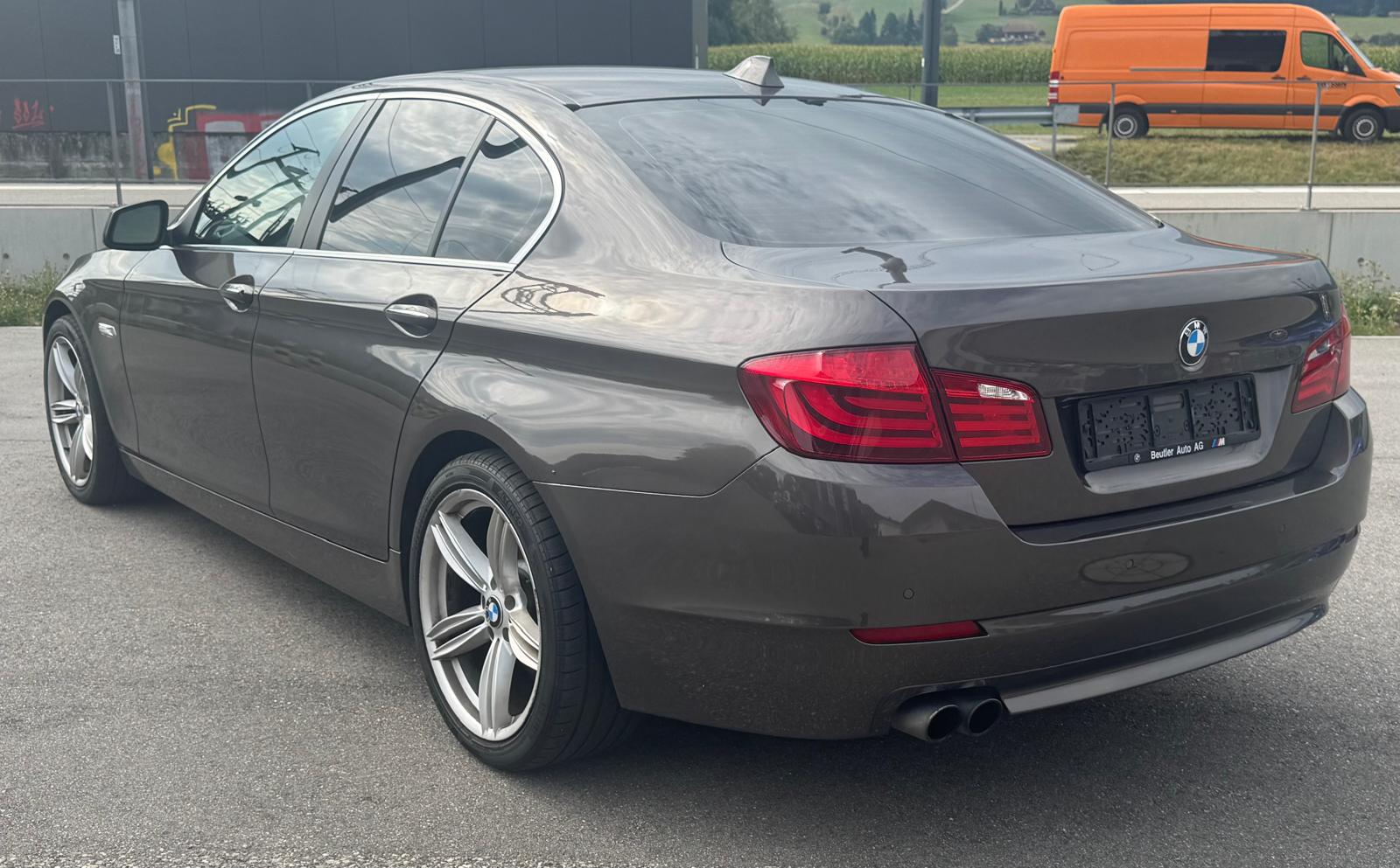 BMW 528i Steptronic-image-6