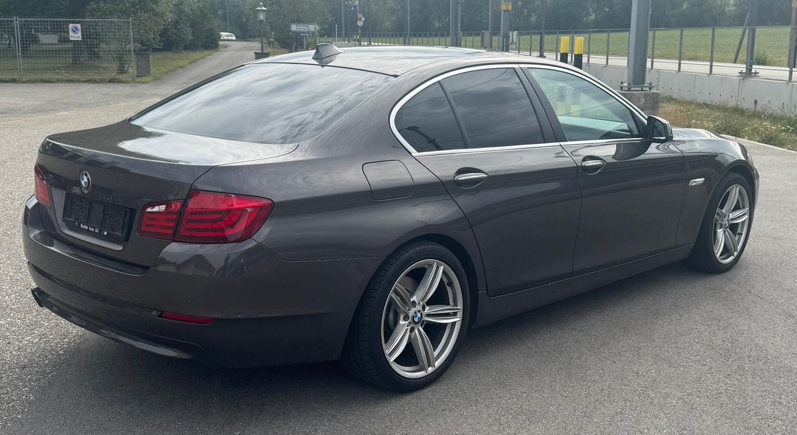 BMW 528i Steptronic-image-4