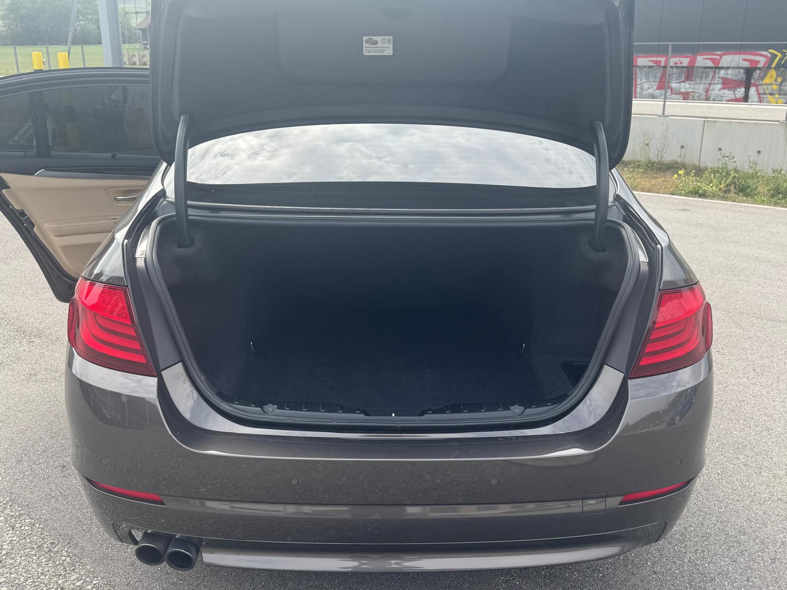 BMW 528i Steptronic-image-9