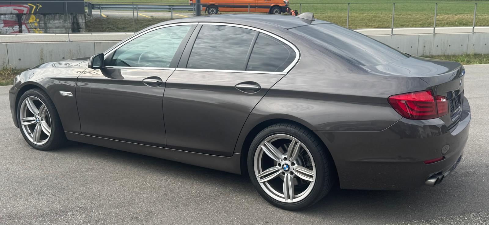 BMW 528i Steptronic-image-7