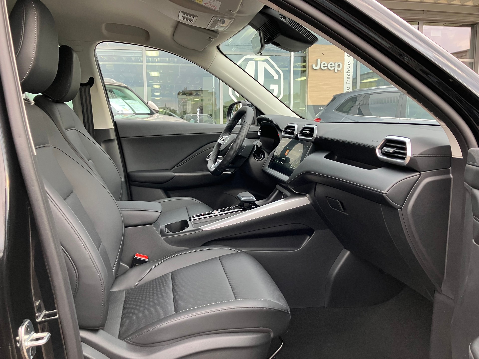 MG ZS 1.5 Hybrid+ Luxury-image-8
