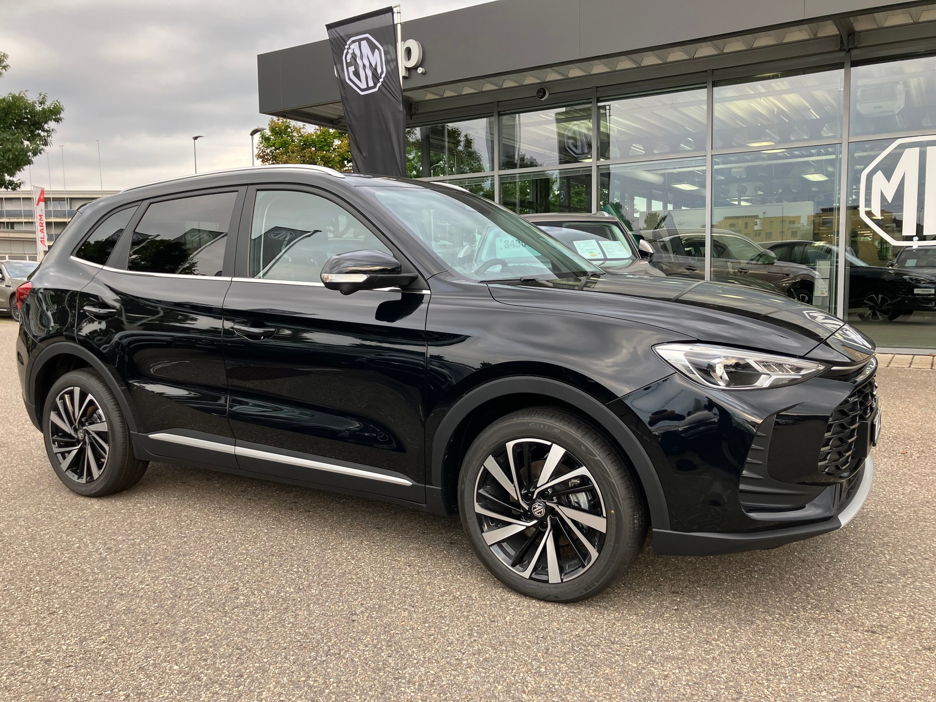 MG ZS 1.5 Hybrid+ Luxury-image-2