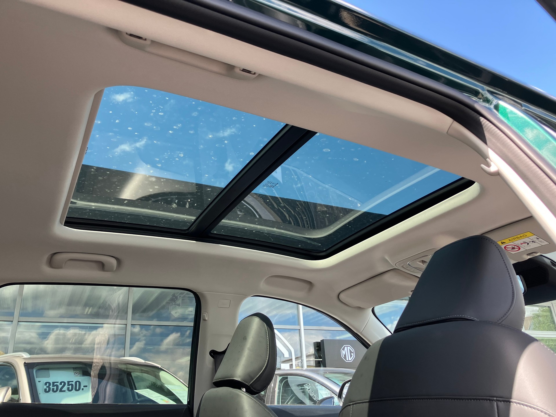 MG ZS 1.5 Hybrid+ Luxury-image-9