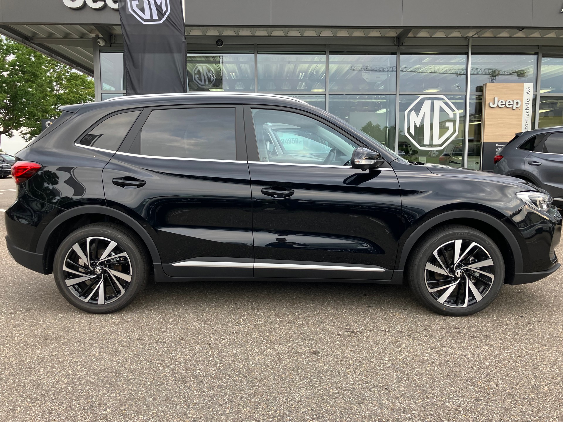 MG ZS 1.5 Hybrid+ Luxury-image-0