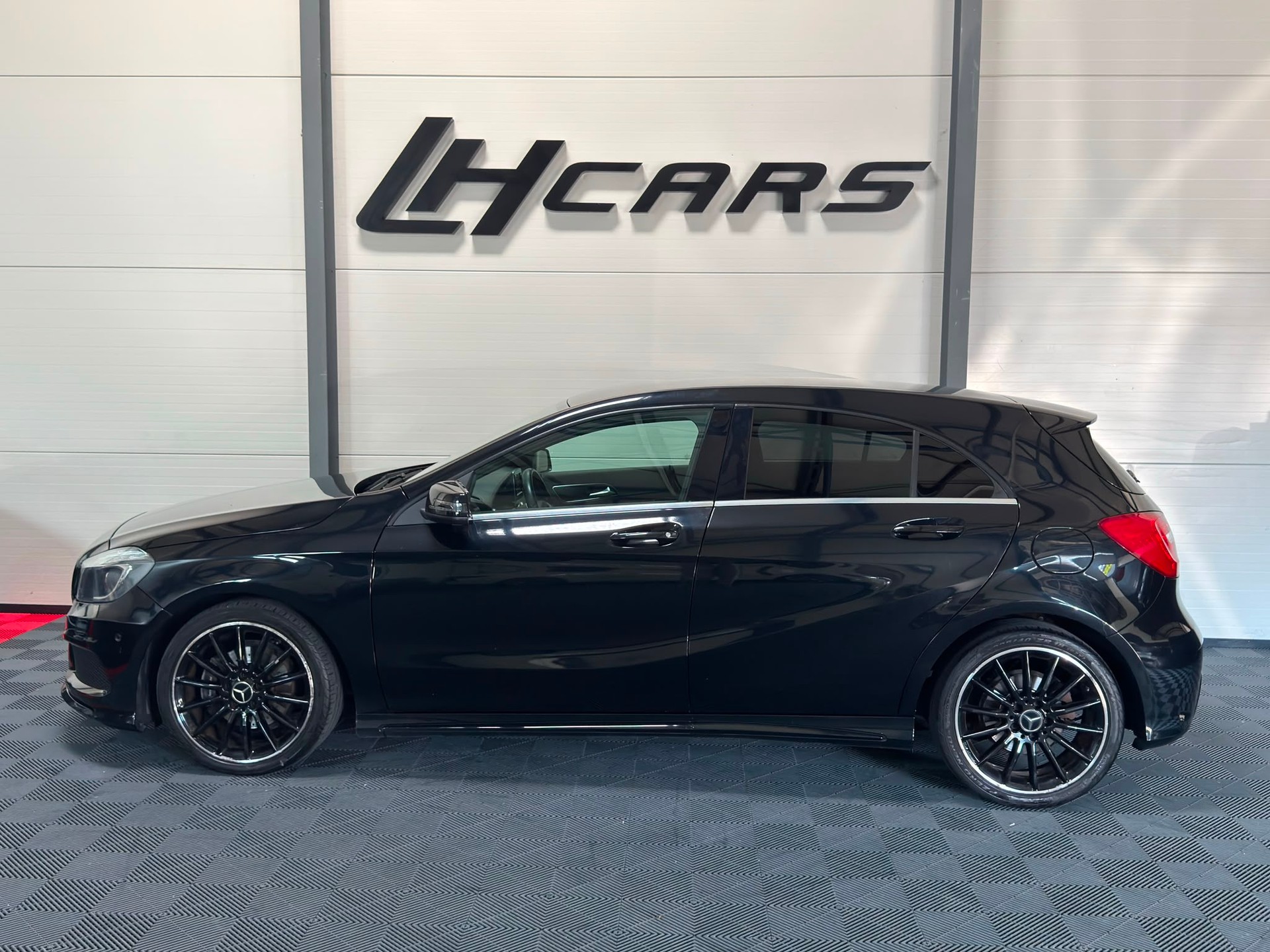 MERCEDES-BENZ A 200 CDI AMG Line-image-1