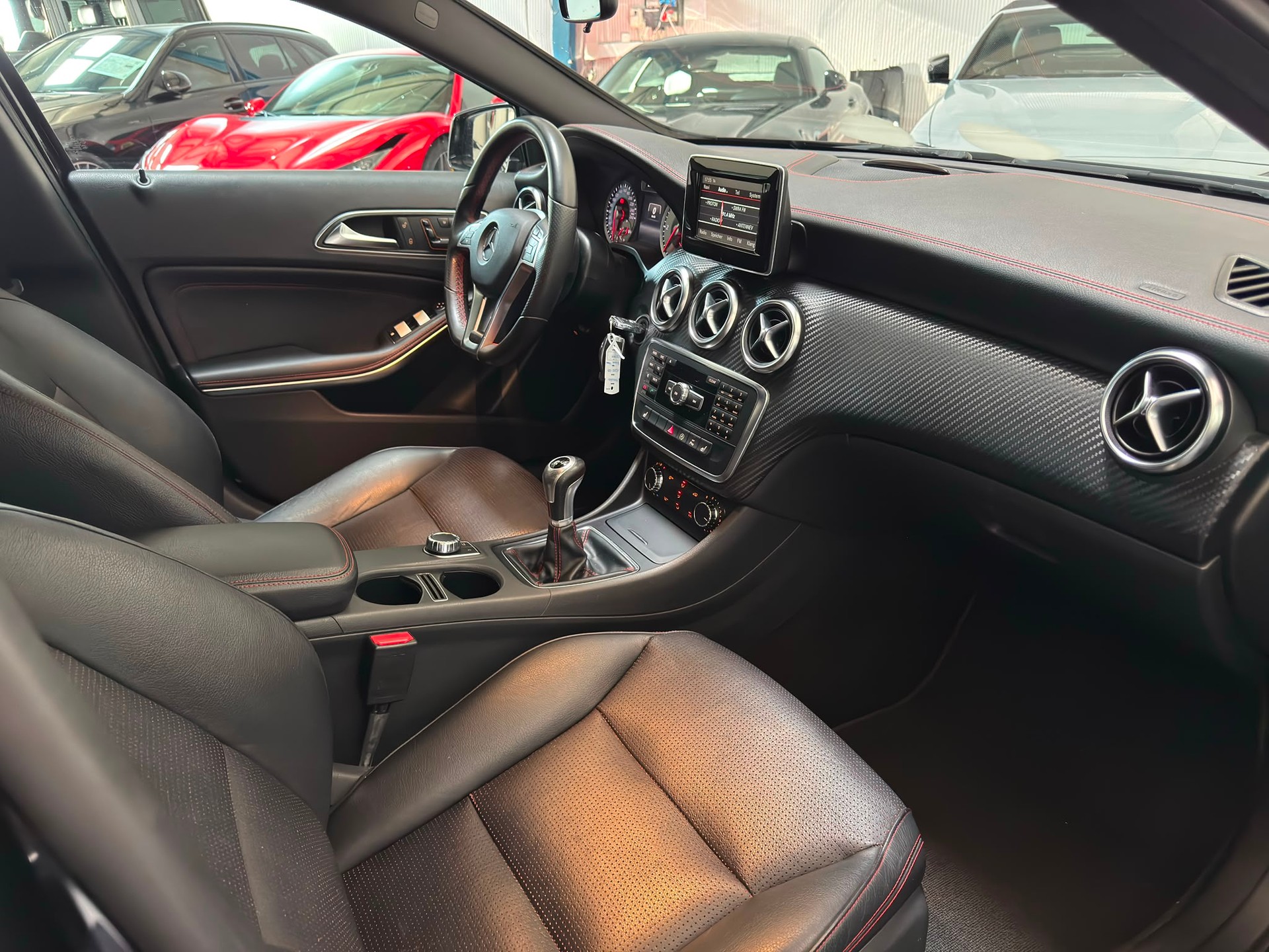 MERCEDES-BENZ A 200 CDI AMG Line-image-9