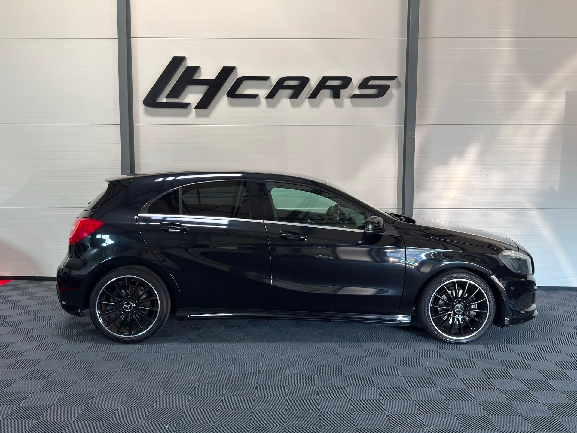 MERCEDES-BENZ A 200 CDI AMG Line-image-4