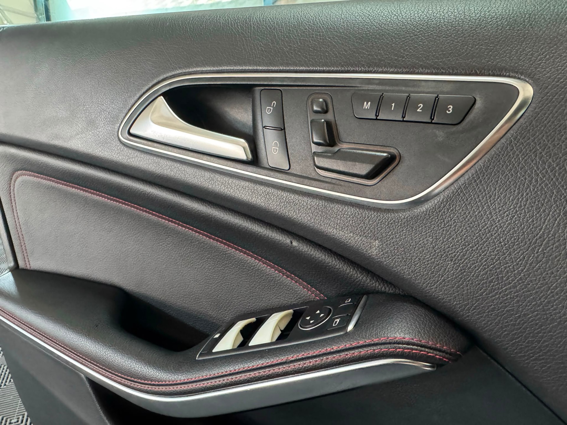 MERCEDES-BENZ A 200 CDI AMG Line-image-14