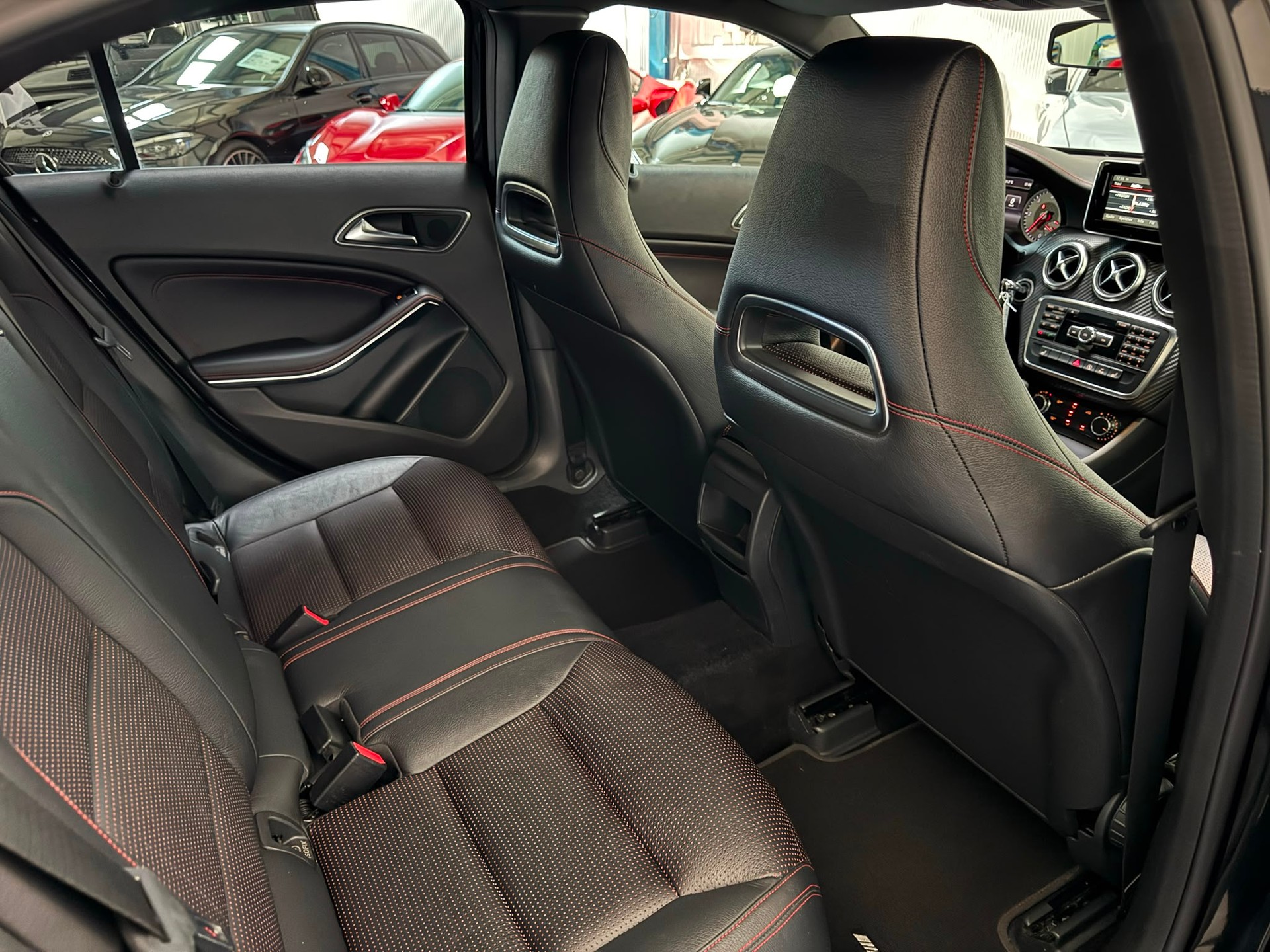MERCEDES-BENZ A 200 CDI AMG Line-image-13