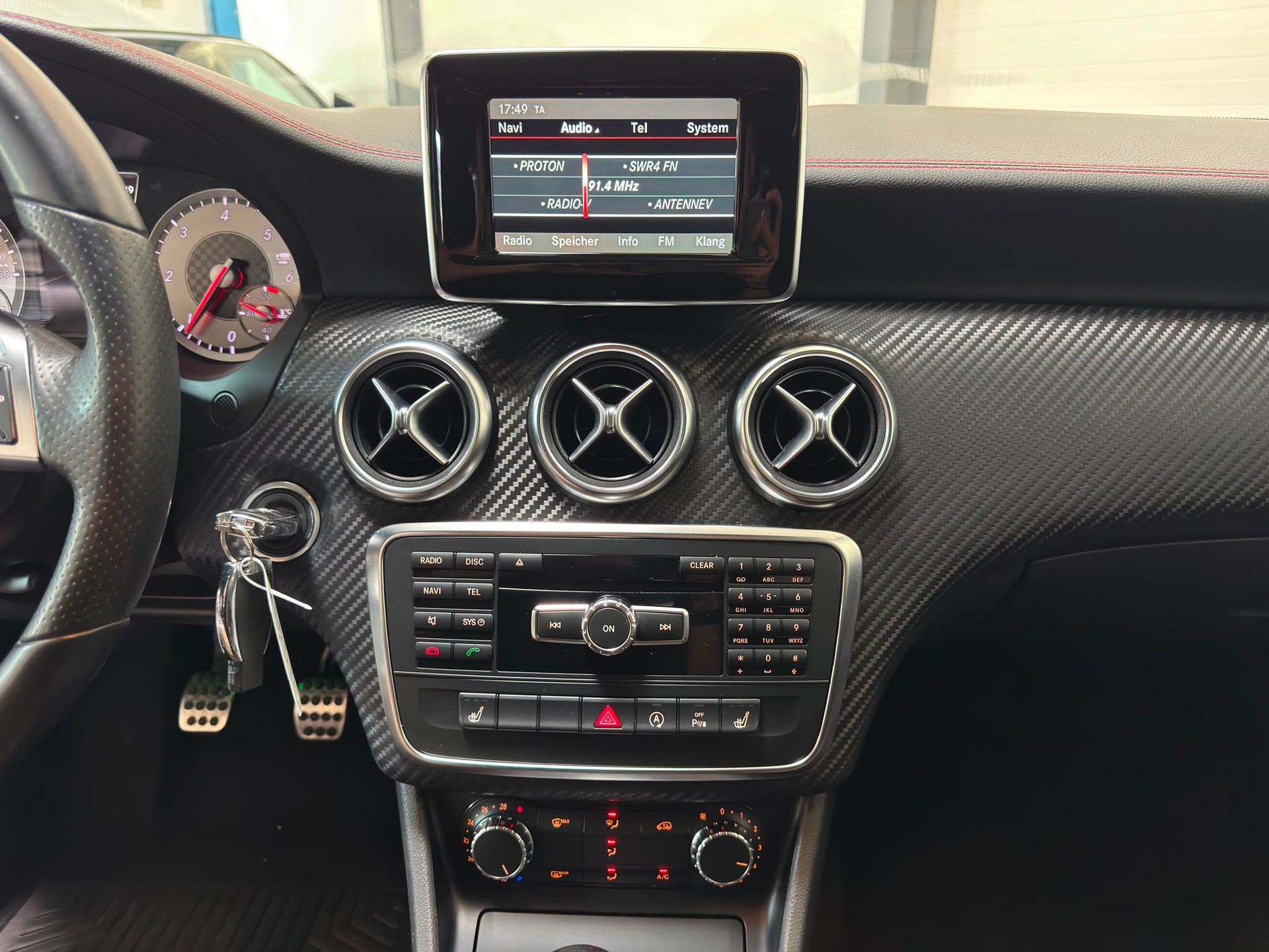 MERCEDES-BENZ A 200 CDI AMG Line-image-11