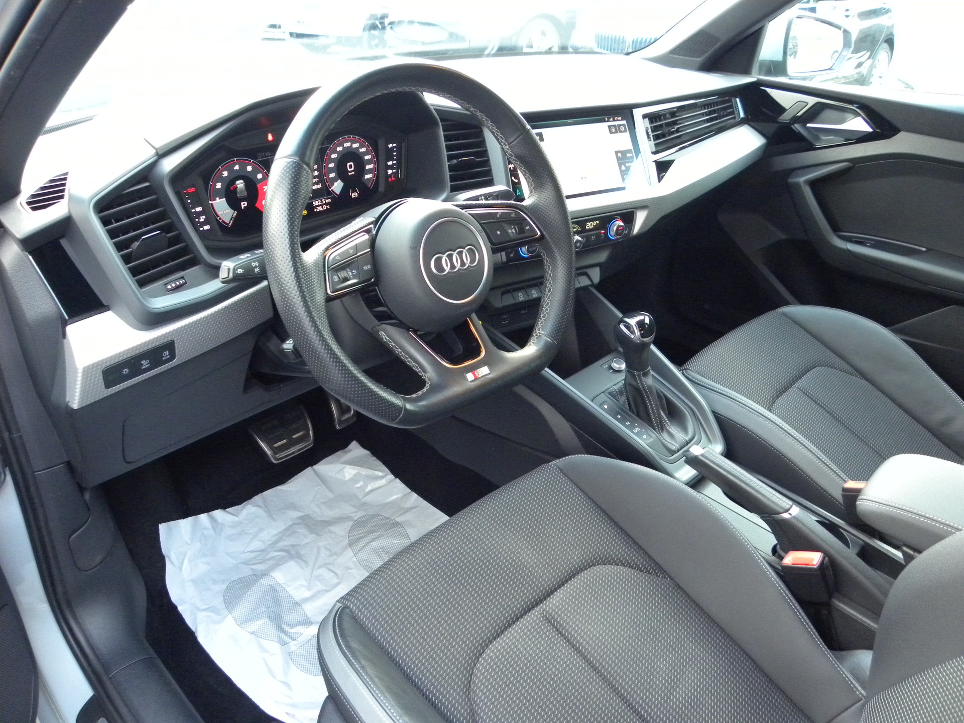 AUDI A1 Sportback 30 TFSI S-tronic S-Line-image-6