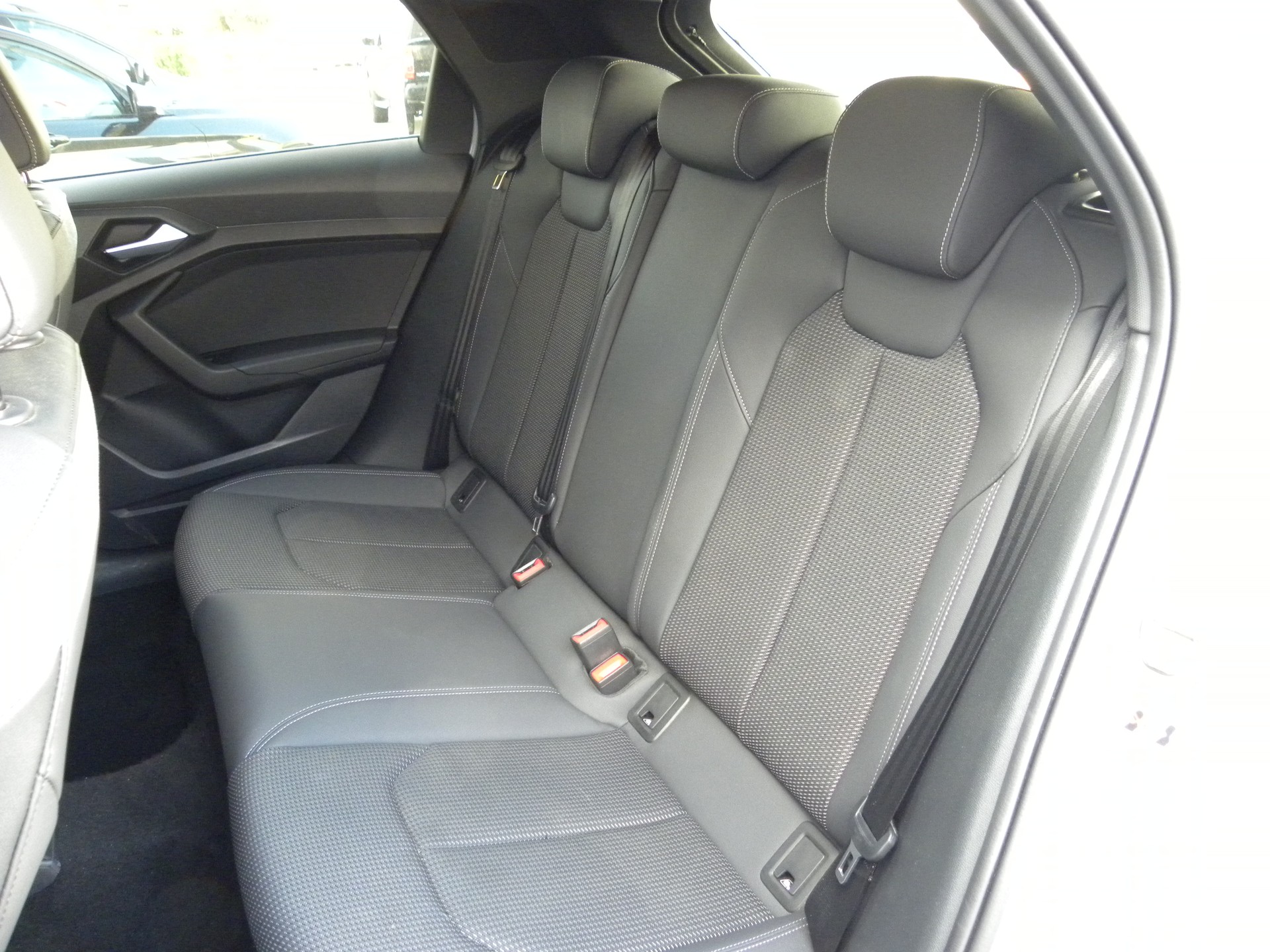 AUDI A1 Sportback 30 TFSI S-tronic S-Line-image-9