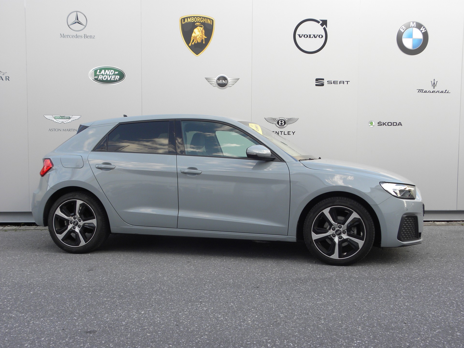 AUDI A1 Sportback 30 TFSI S-tronic S-Line-image-4