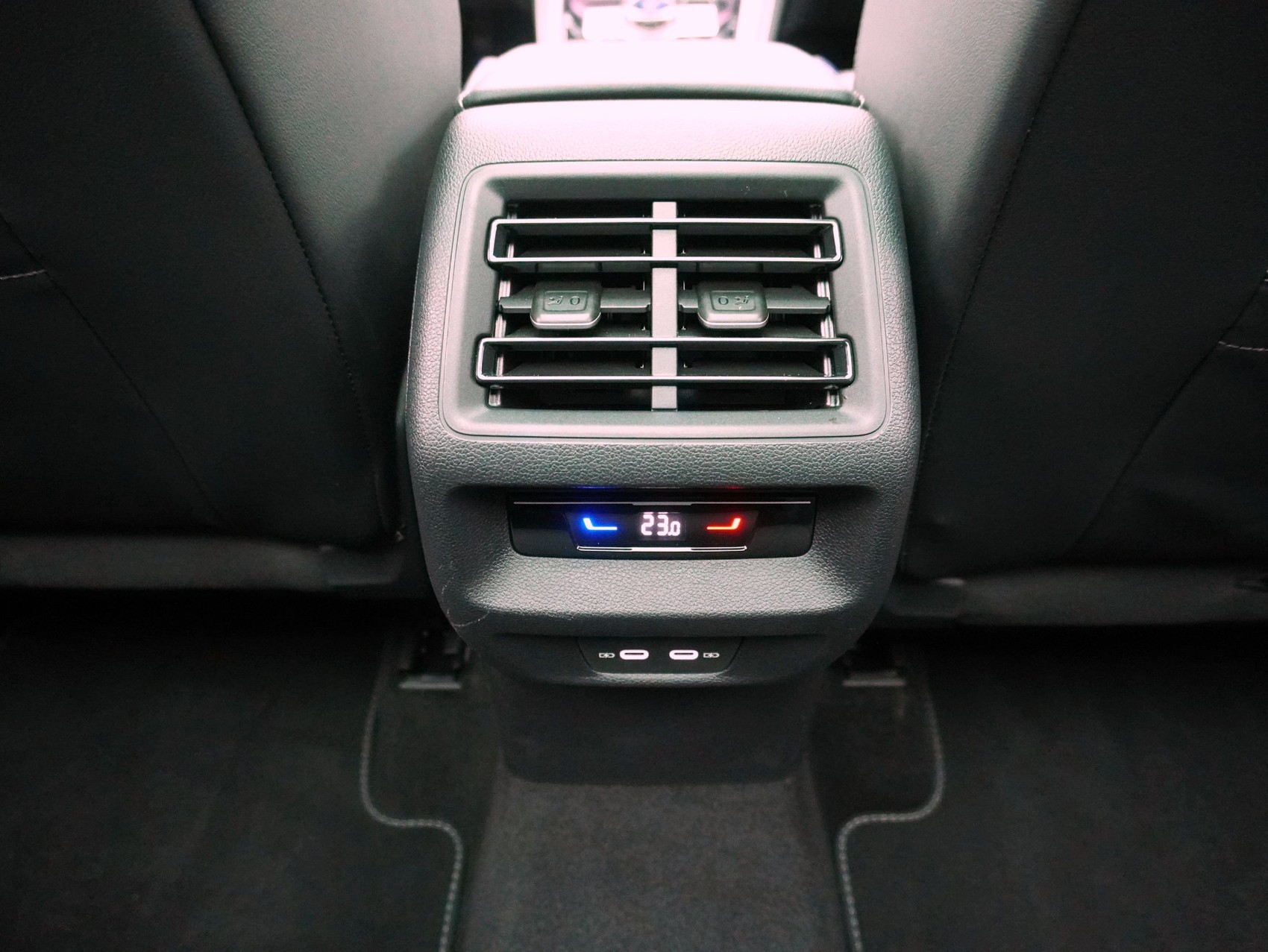 VW Tiguan 2.0 TSI DSG R-Line 4Motion-image-11