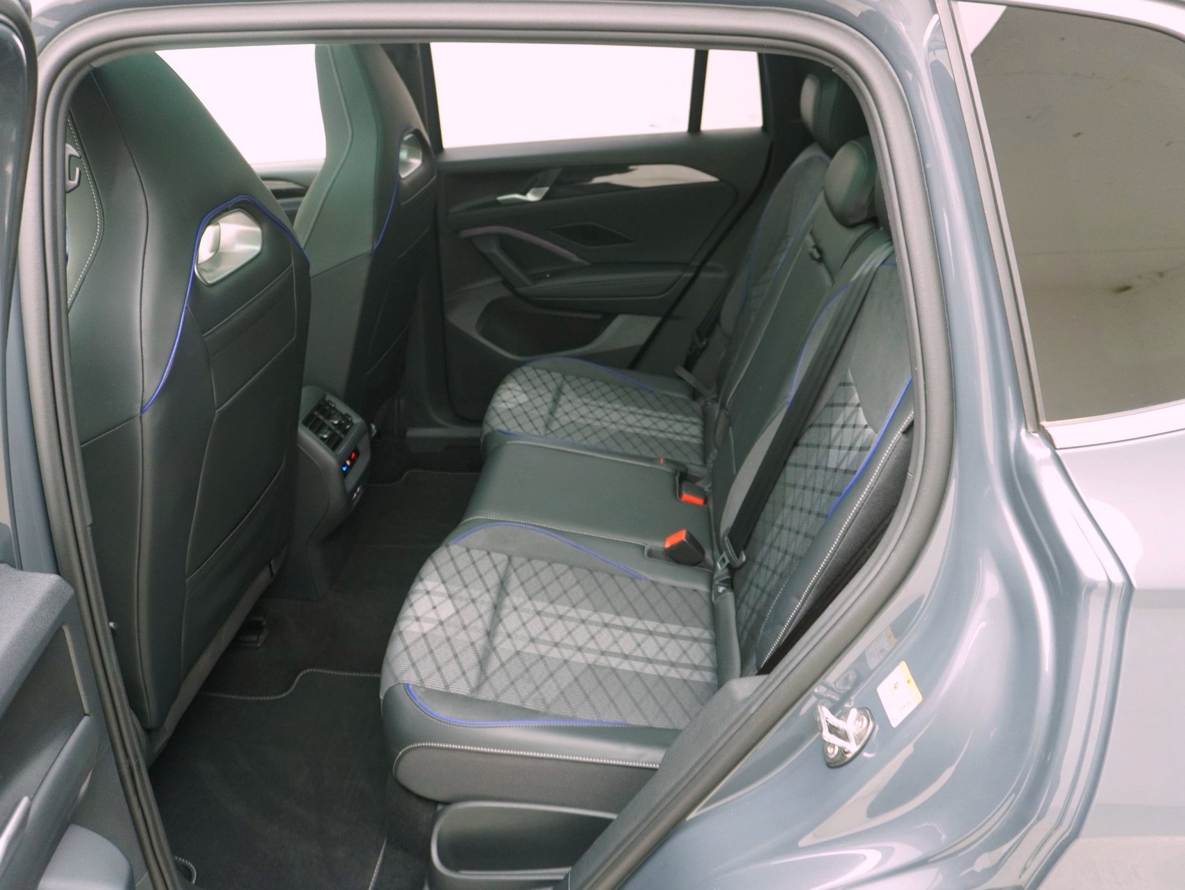 VW Tiguan 2.0 TSI DSG R-Line 4Motion-image-10