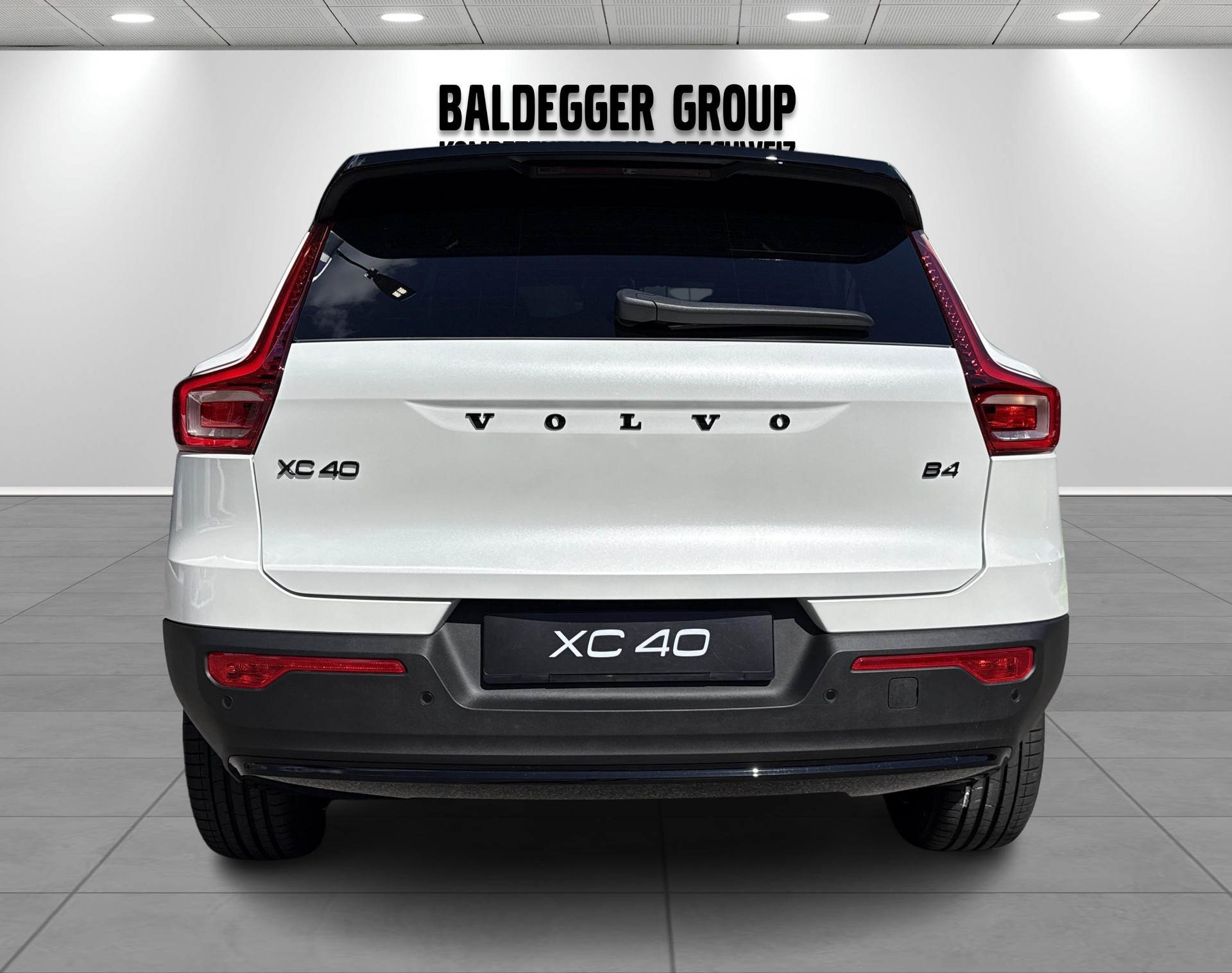 VOLVO XC40 2.0 B4 MH Black Edition-image-9