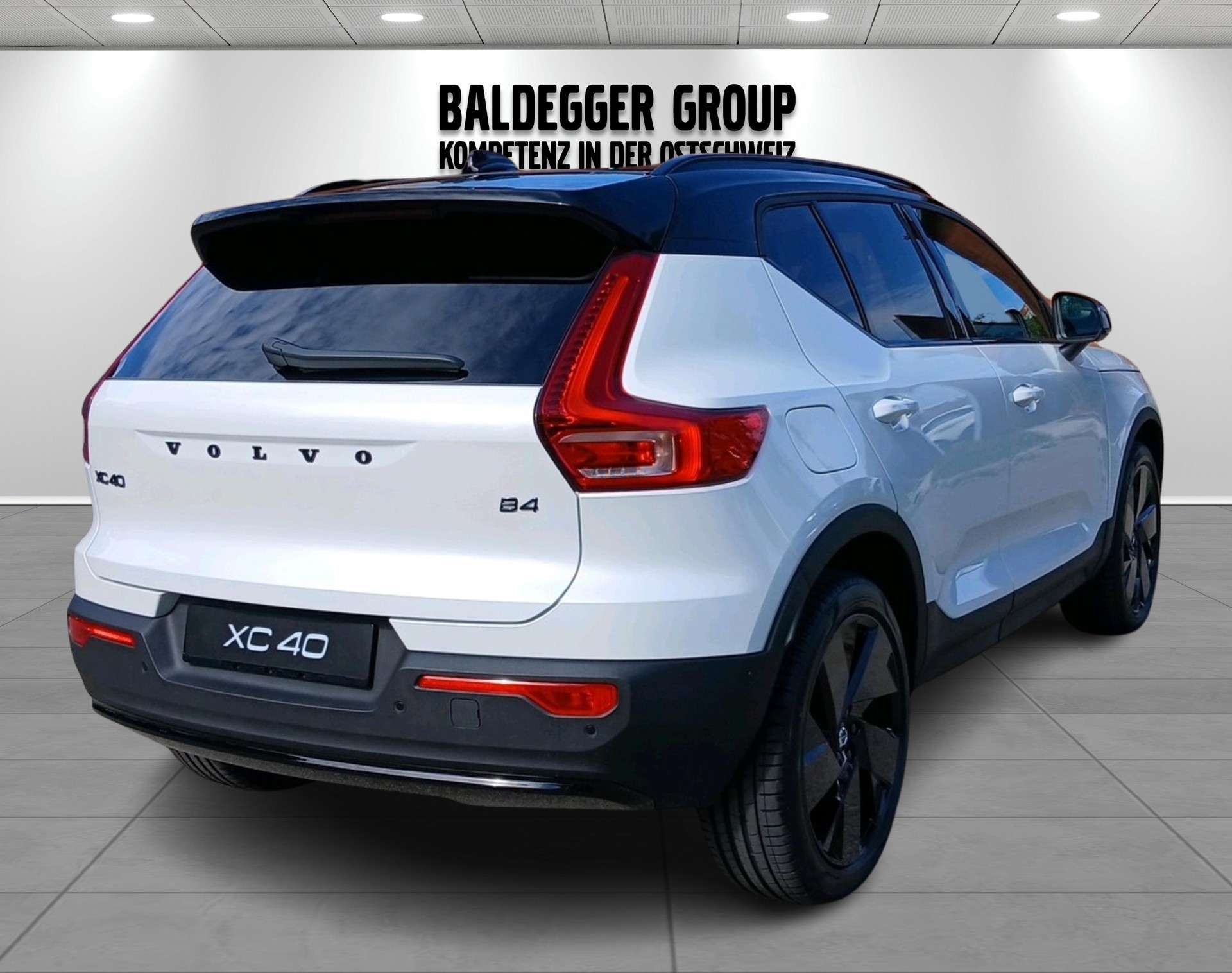 VOLVO XC40 2.0 B4 MH Black Edition-image-1