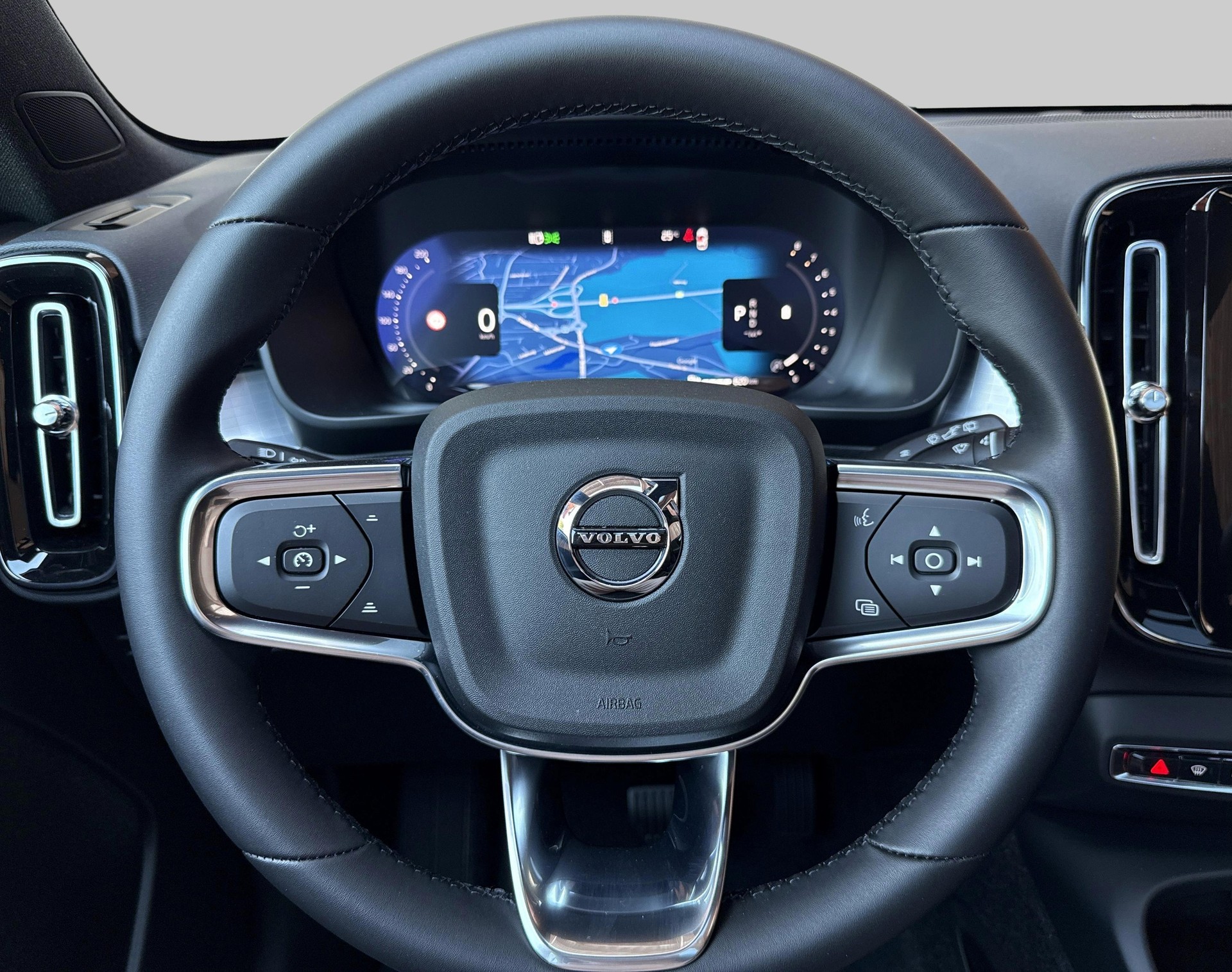VOLVO XC40 2.0 B4 MH Black Edition-image-11