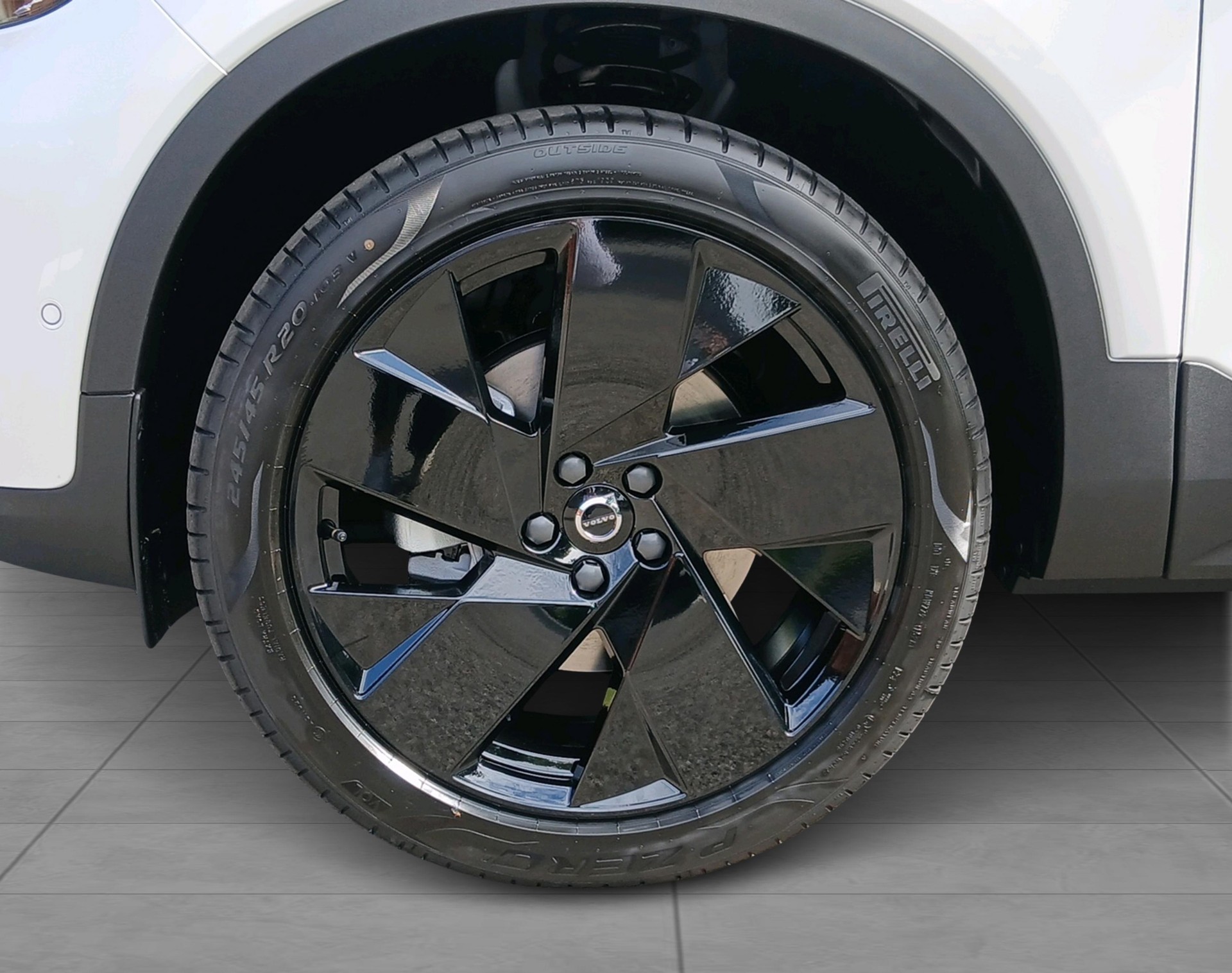 VOLVO XC40 2.0 B4 MH Black Edition-image-10