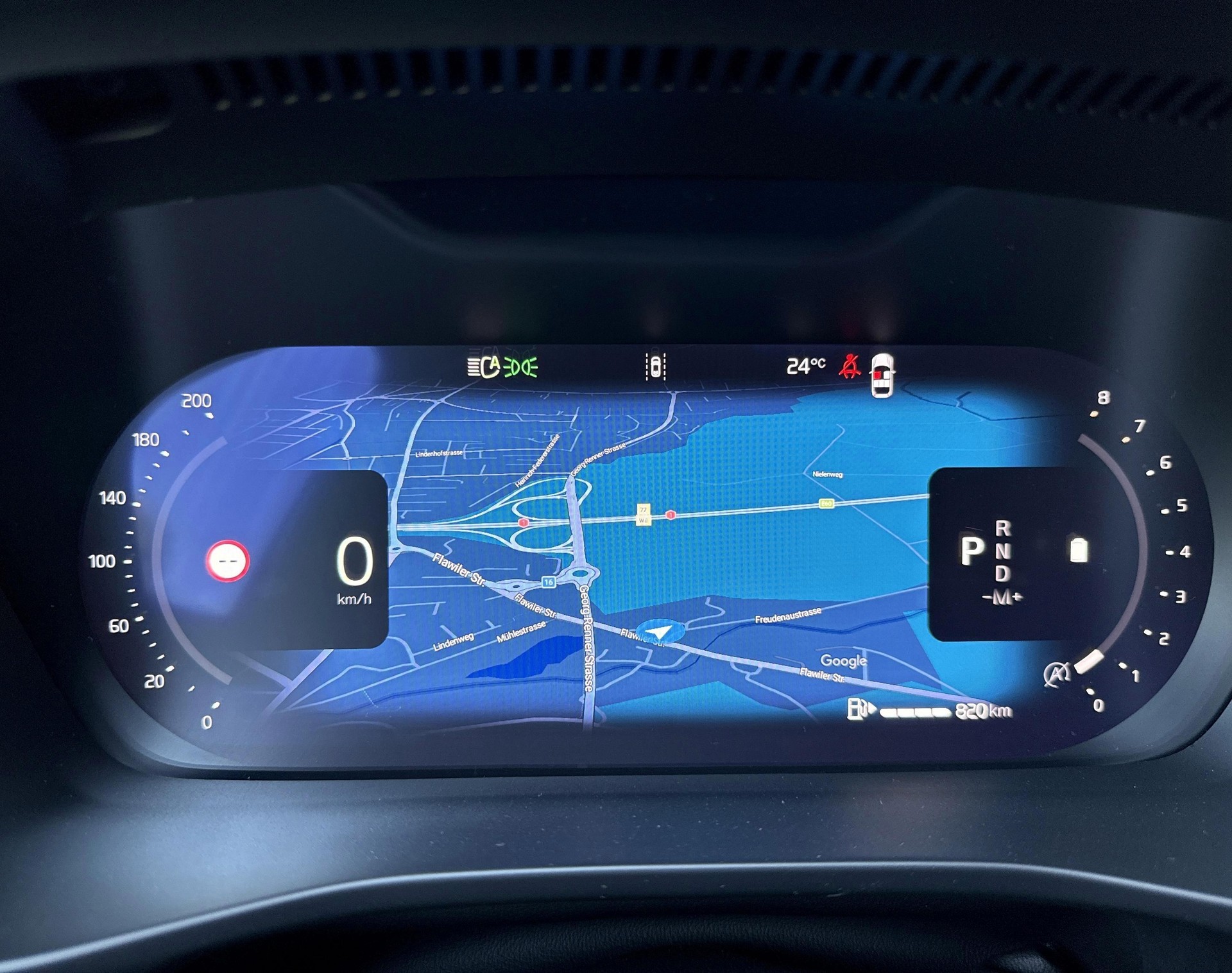 VOLVO XC40 2.0 B4 MH Black Edition-image-14