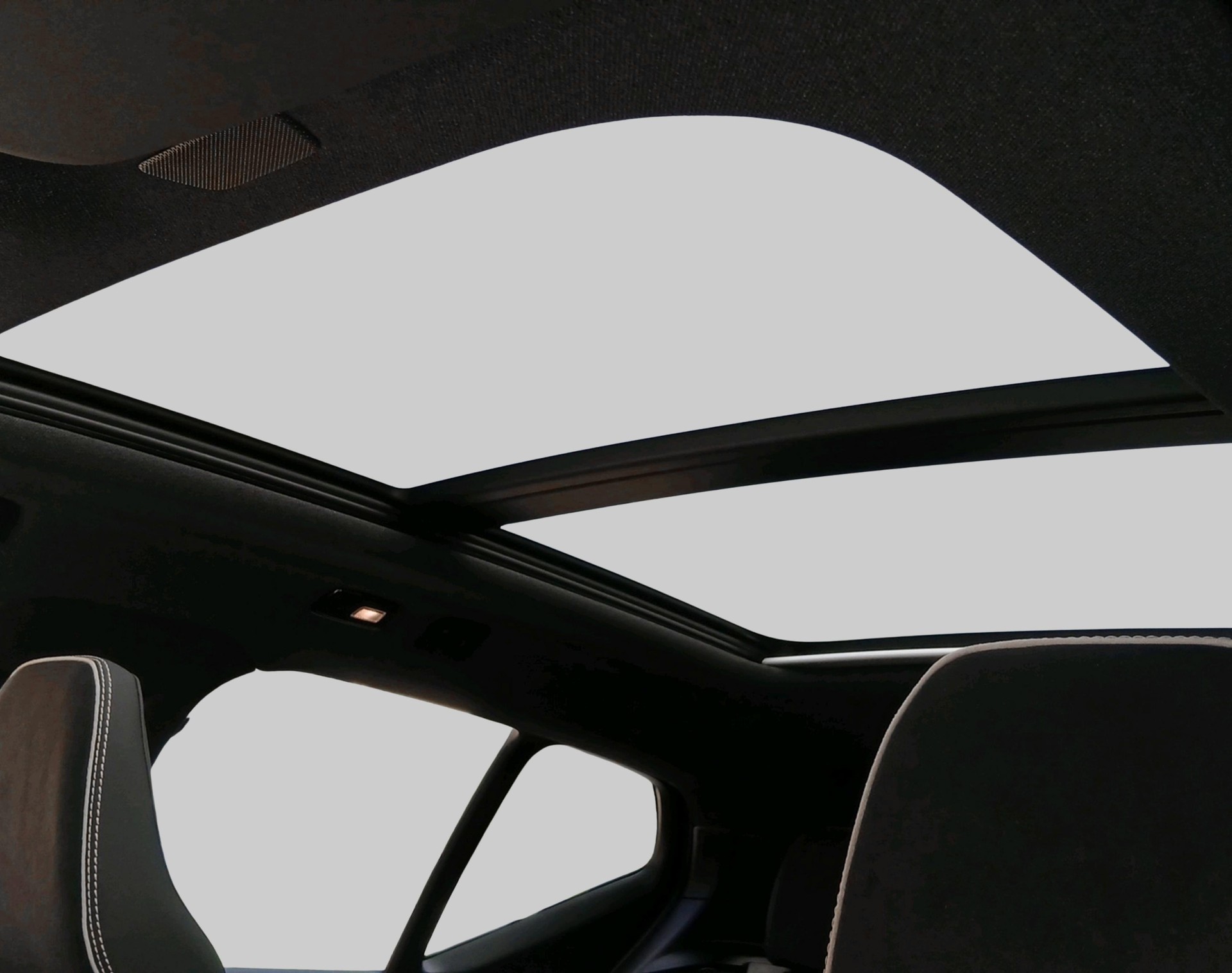 VOLVO XC40 2.0 B4 MH Black Edition-image-16