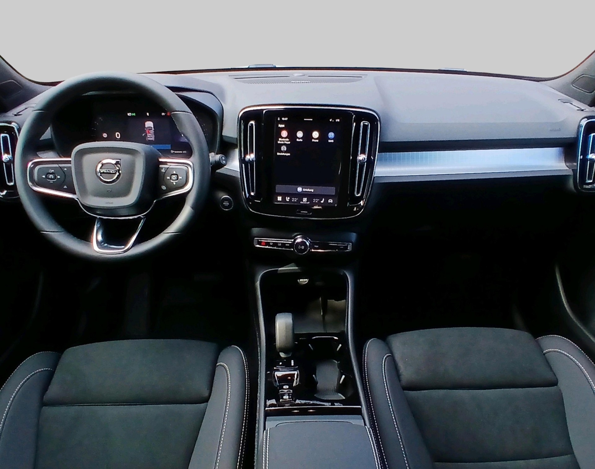 VOLVO XC40 2.0 B4 MH Black Edition-image-4