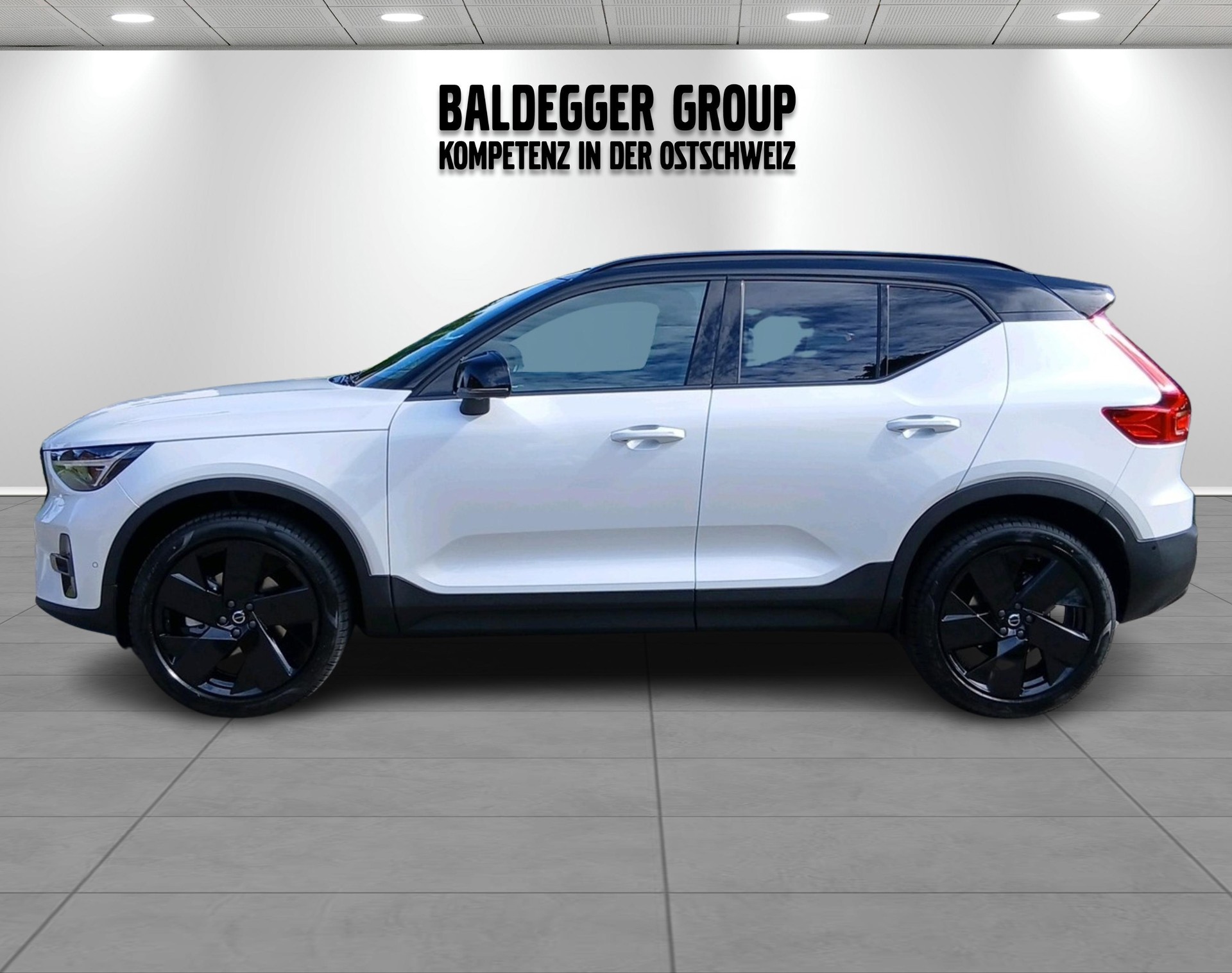 VOLVO XC40 2.0 B4 MH Black Edition-image-8