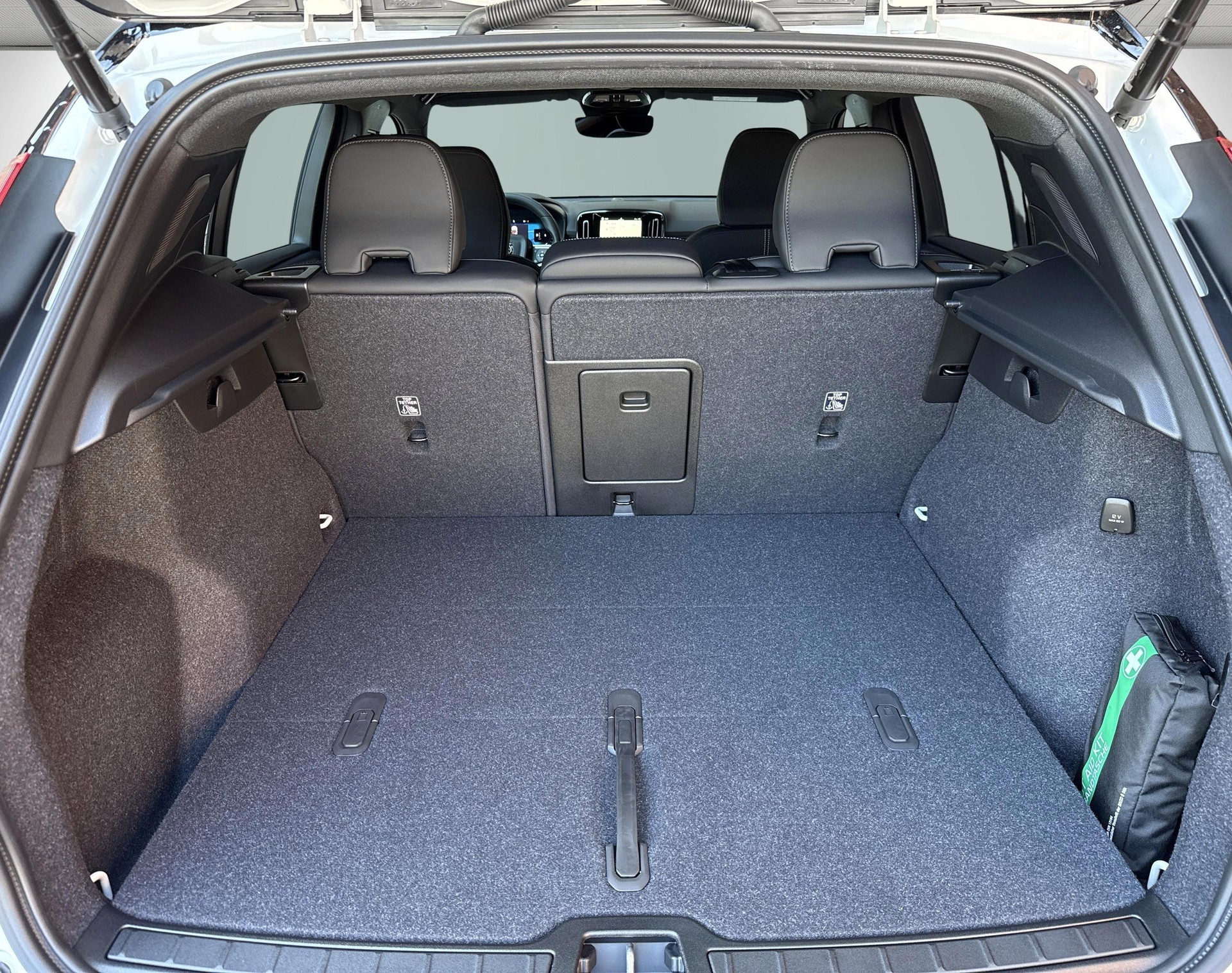 VOLVO XC40 2.0 B4 MH Black Edition-image-5