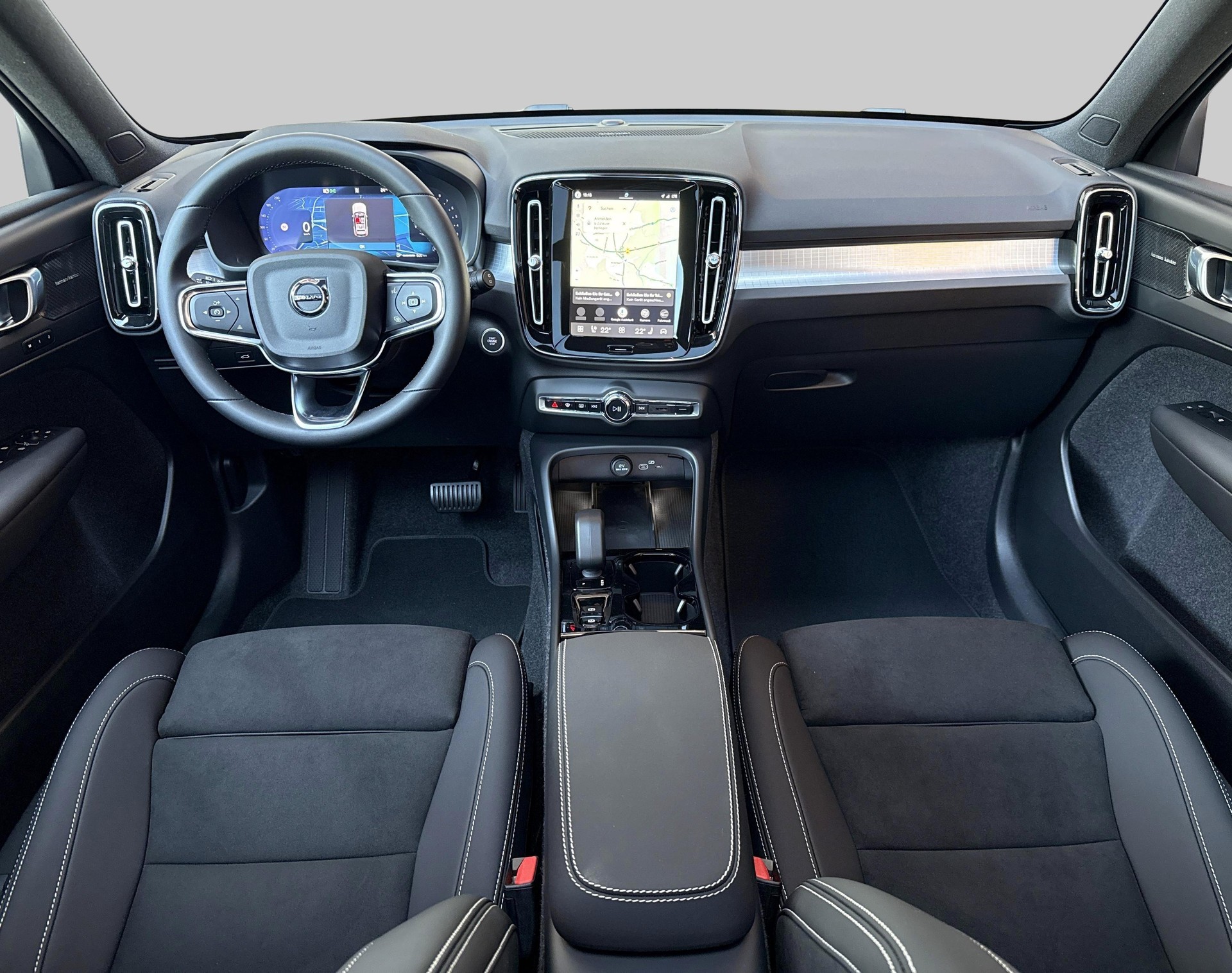 VOLVO XC40 2.0 B4 MH Black Edition-image-4