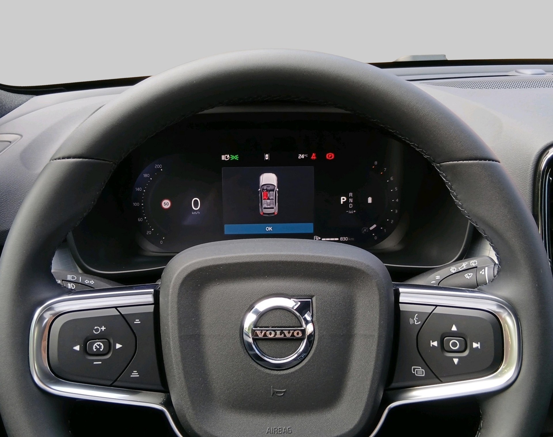 VOLVO XC40 2.0 B4 MH Black Edition-image-11