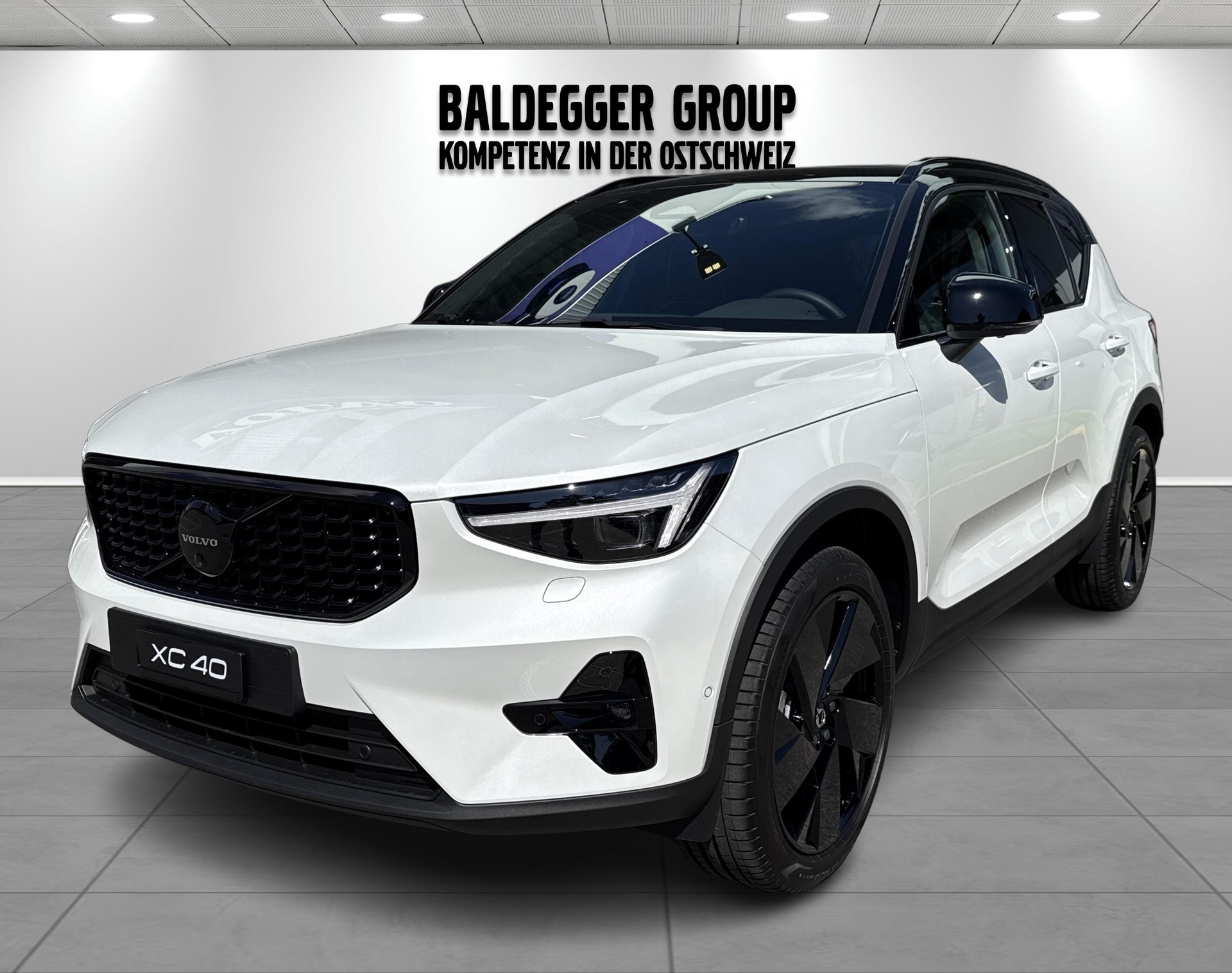 VOLVO XC40 2.0 B4 MH Black Edition-image-0