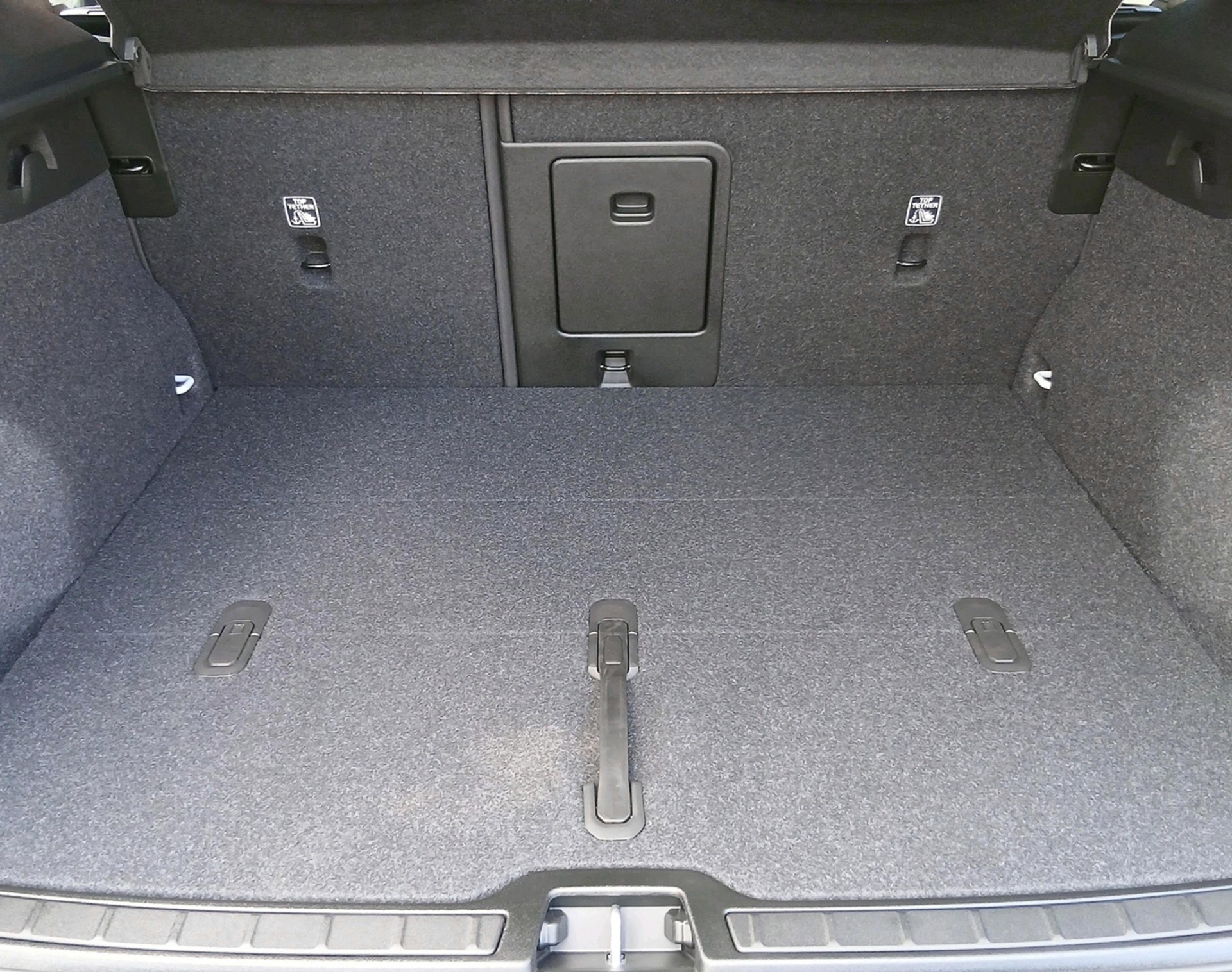 VOLVO XC40 2.0 B4 MH Black Edition-image-5