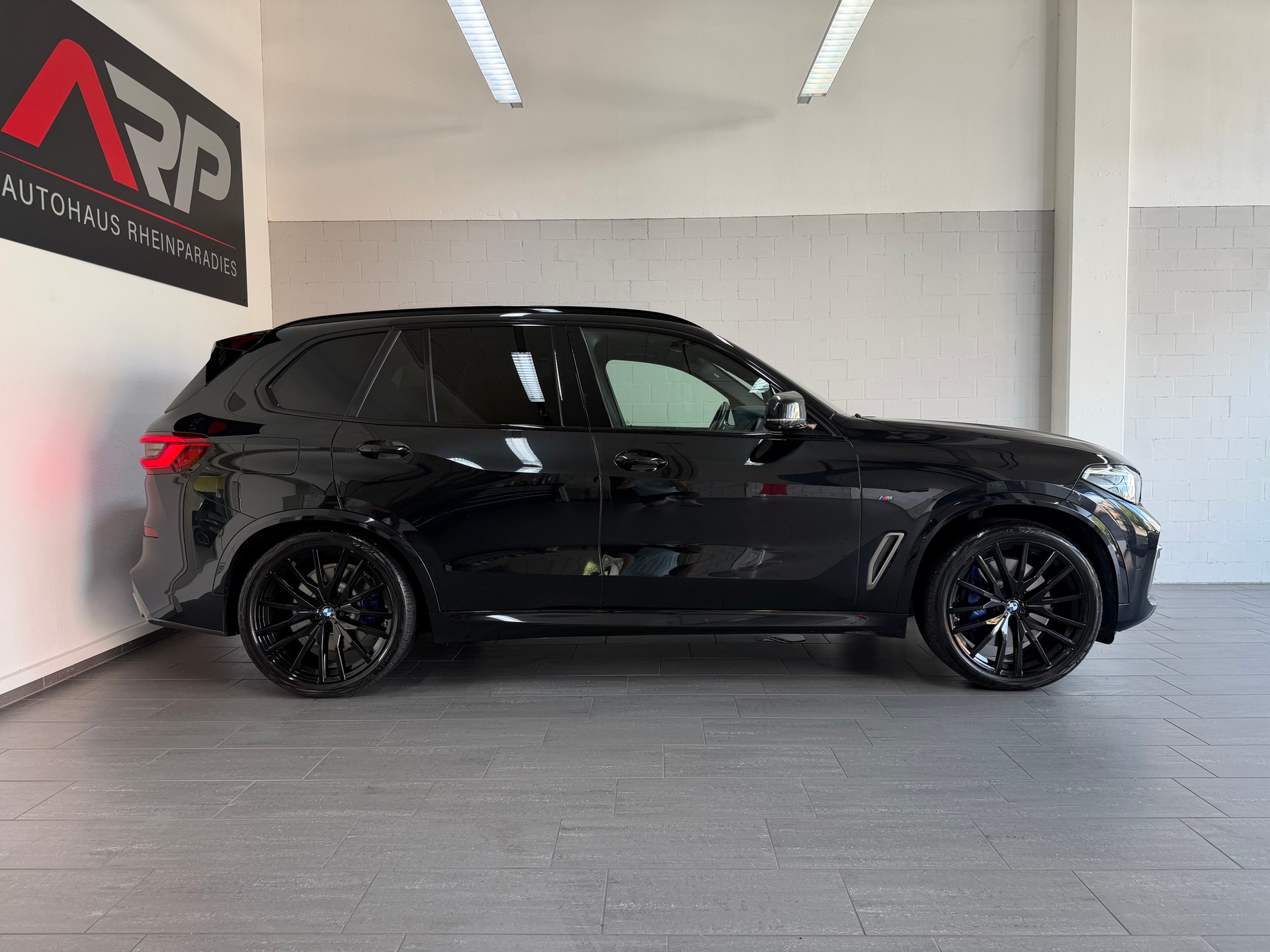 BMW X5 xDrive M50i Steptronic-image-2
