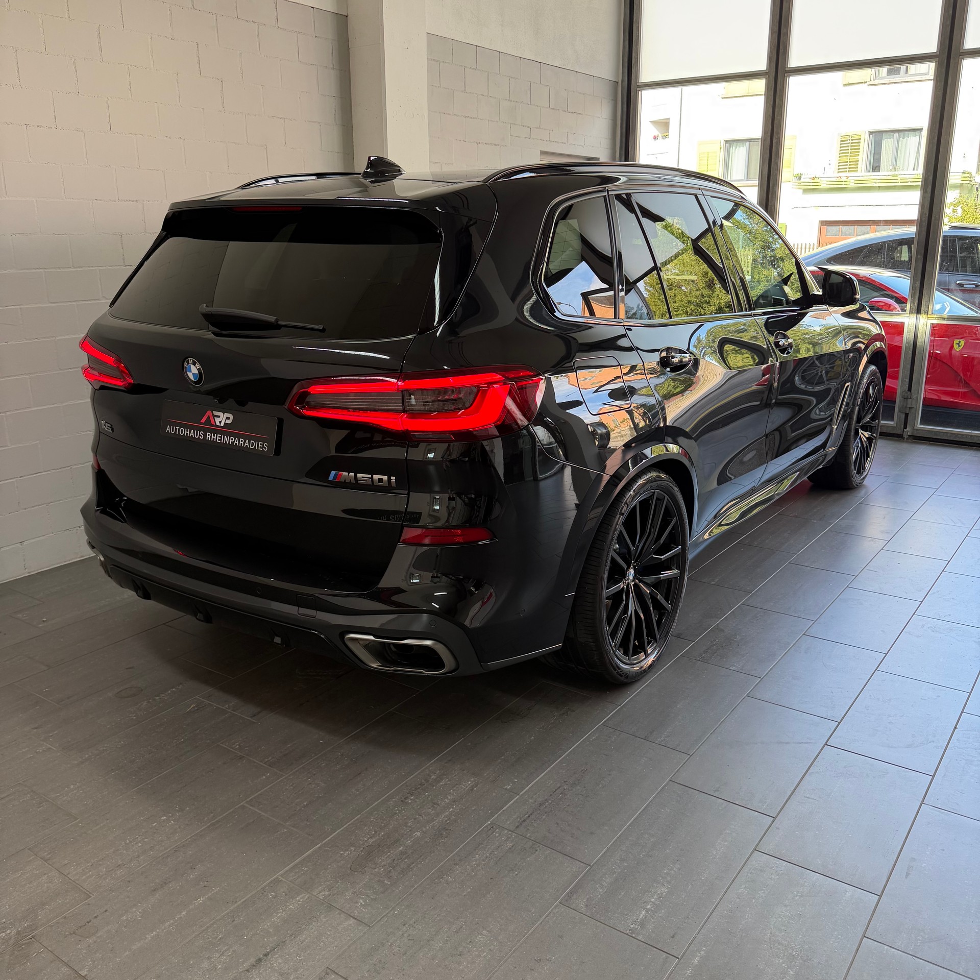 BMW X5 xDrive M50i Steptronic-image-3