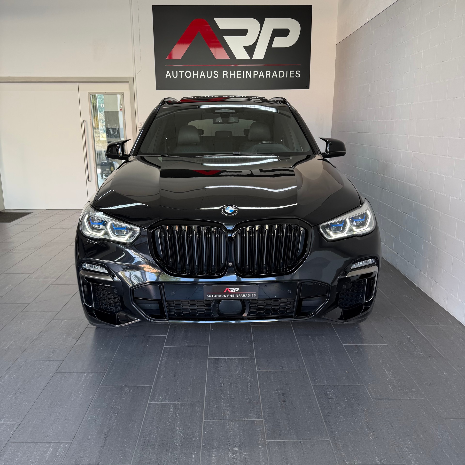 BMW X5 xDrive M50i Steptronic-image-1