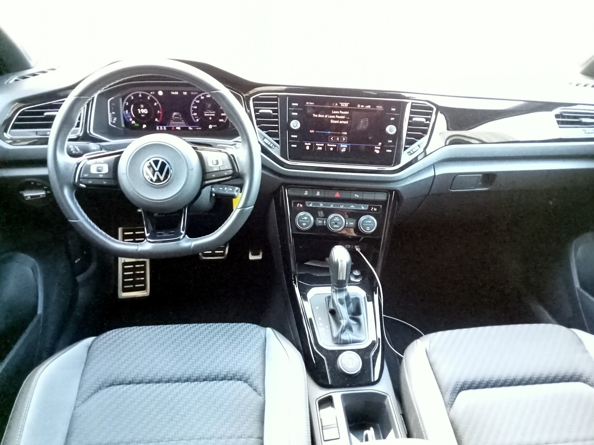 VW T-Roc 2.0 TSI R DSG 4Motion-image-8