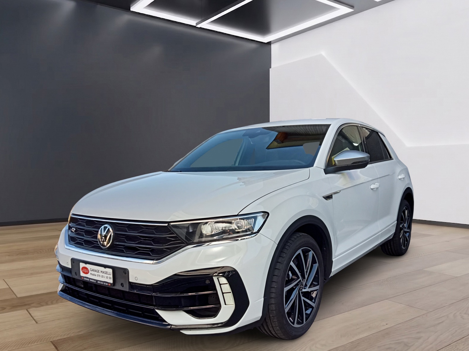 VW T-Roc 2.0 TSI R DSG 4Motion-image-1