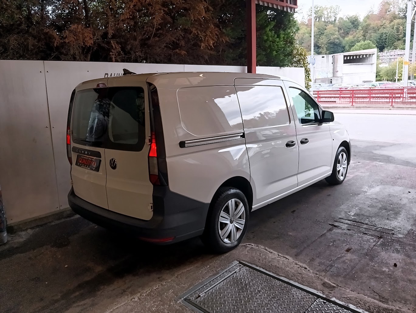 VW Caddy Cargo 1.5TSI Maxi DSG-image-2