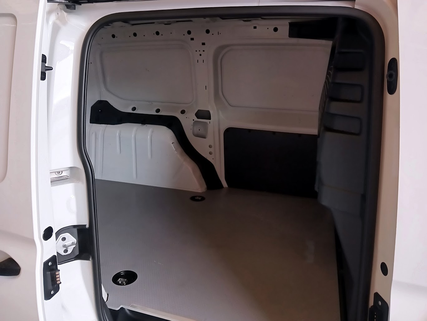 VW Caddy Cargo 1.5TSI Maxi DSG-image-9