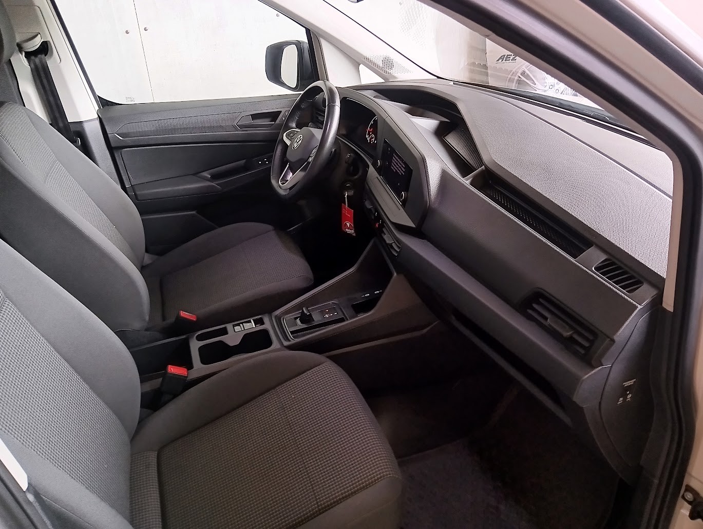 VW Caddy Cargo 1.5TSI Maxi DSG-image-8