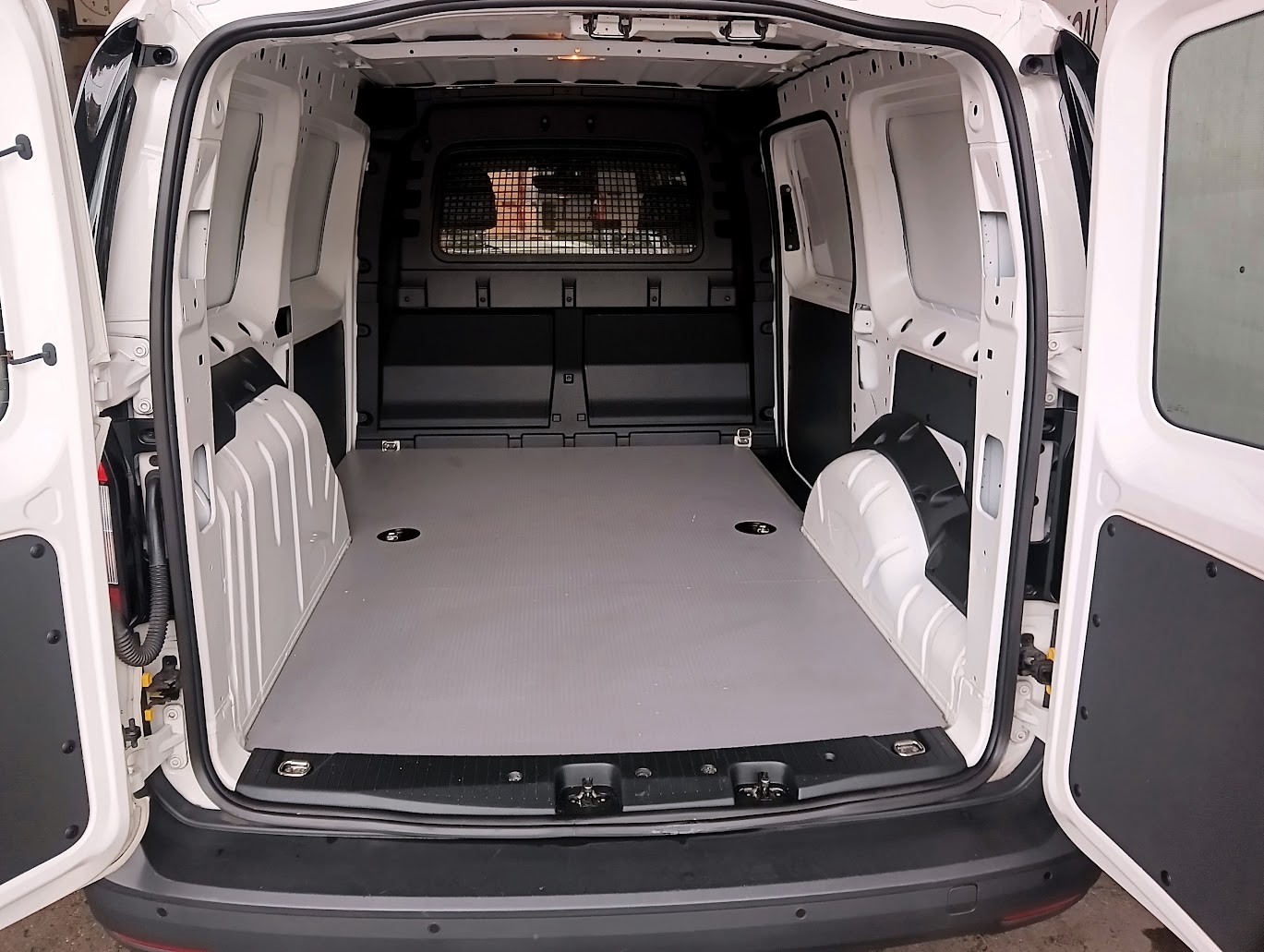 VW Caddy Cargo 1.5TSI Maxi DSG-image-6