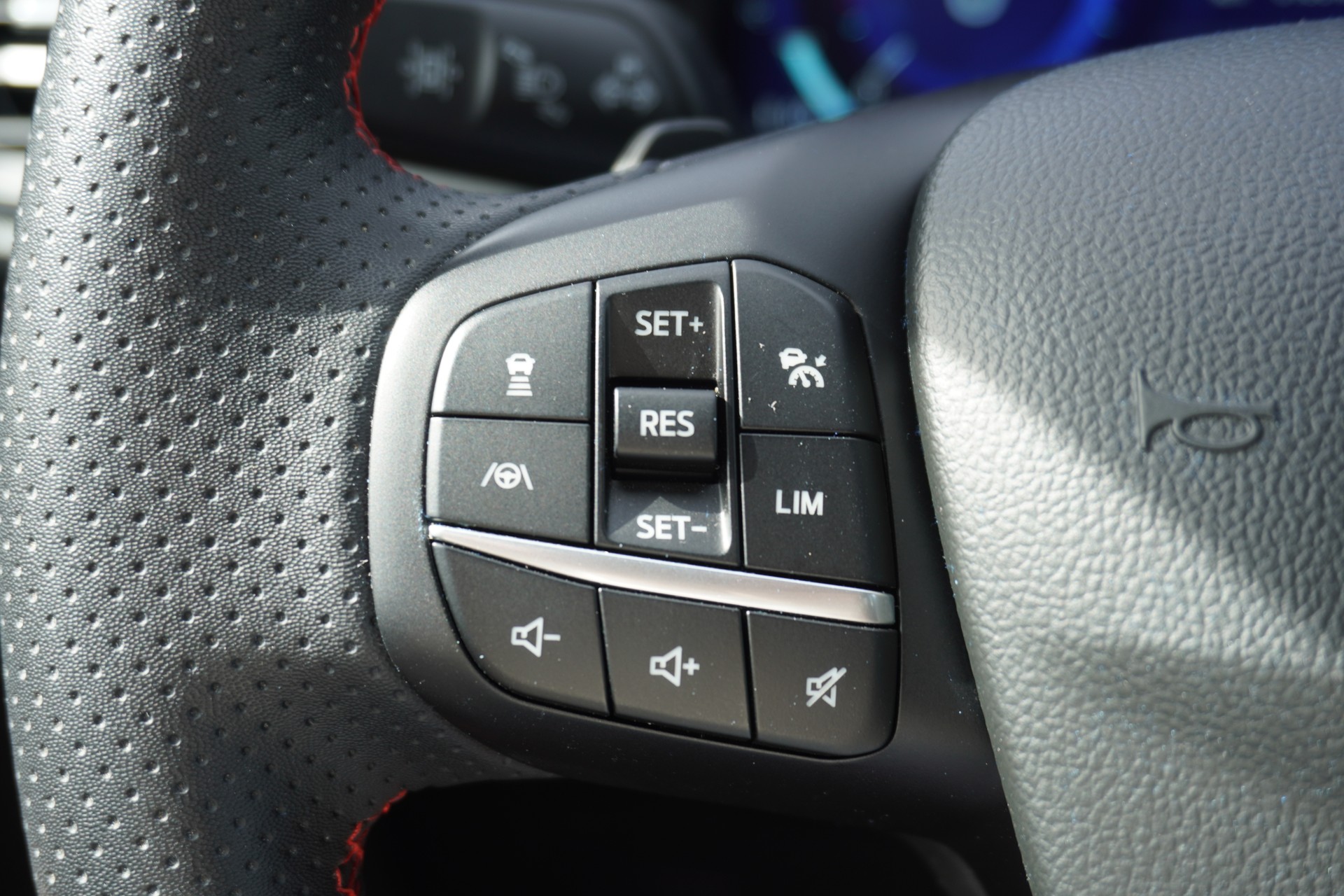 FORD Kuga 2.0 TDCi EcoBlue ST-Line X 4WD-image-31