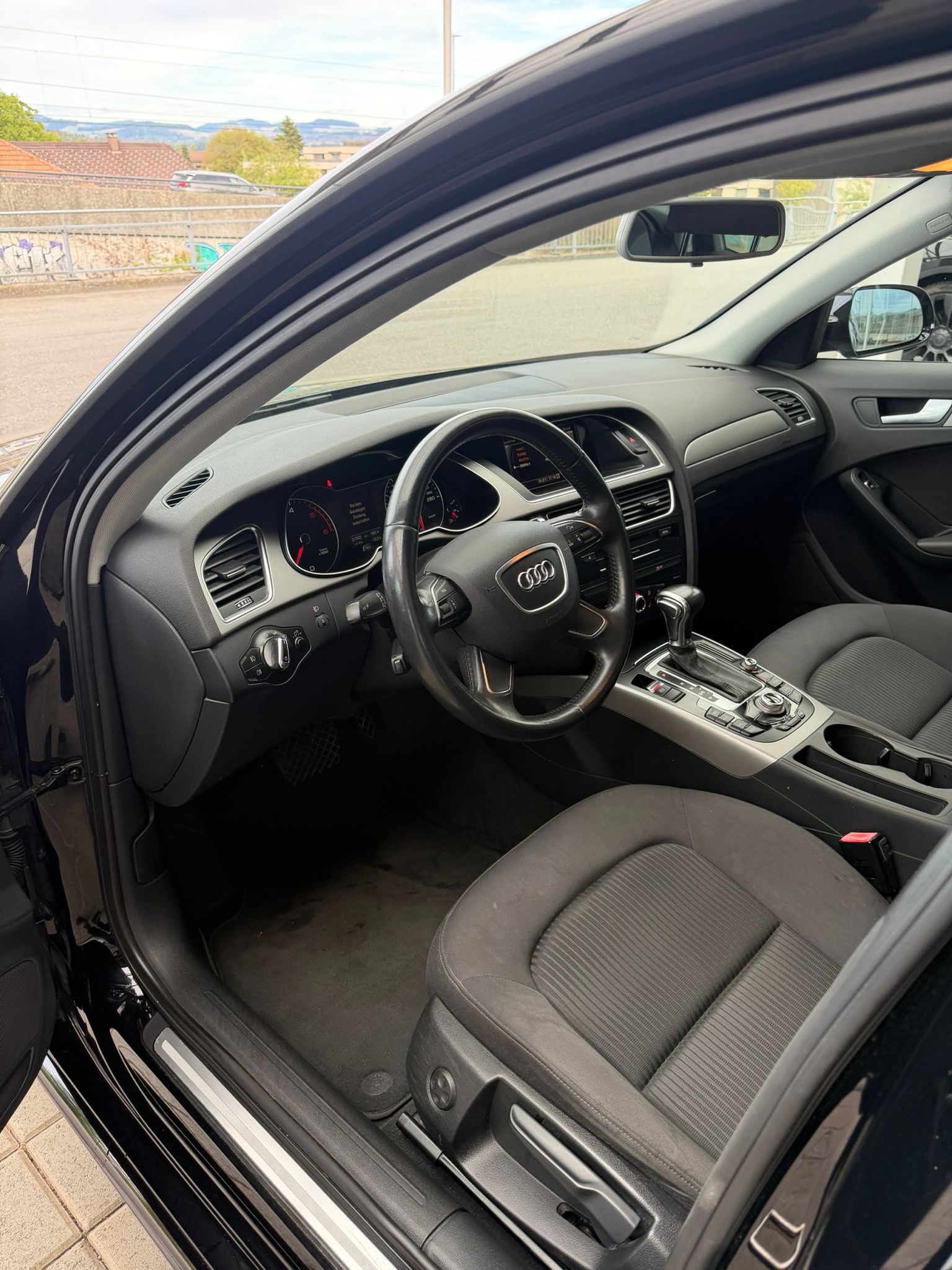 AUDI A4 Avant 2.0 TDI multitronic-image-6