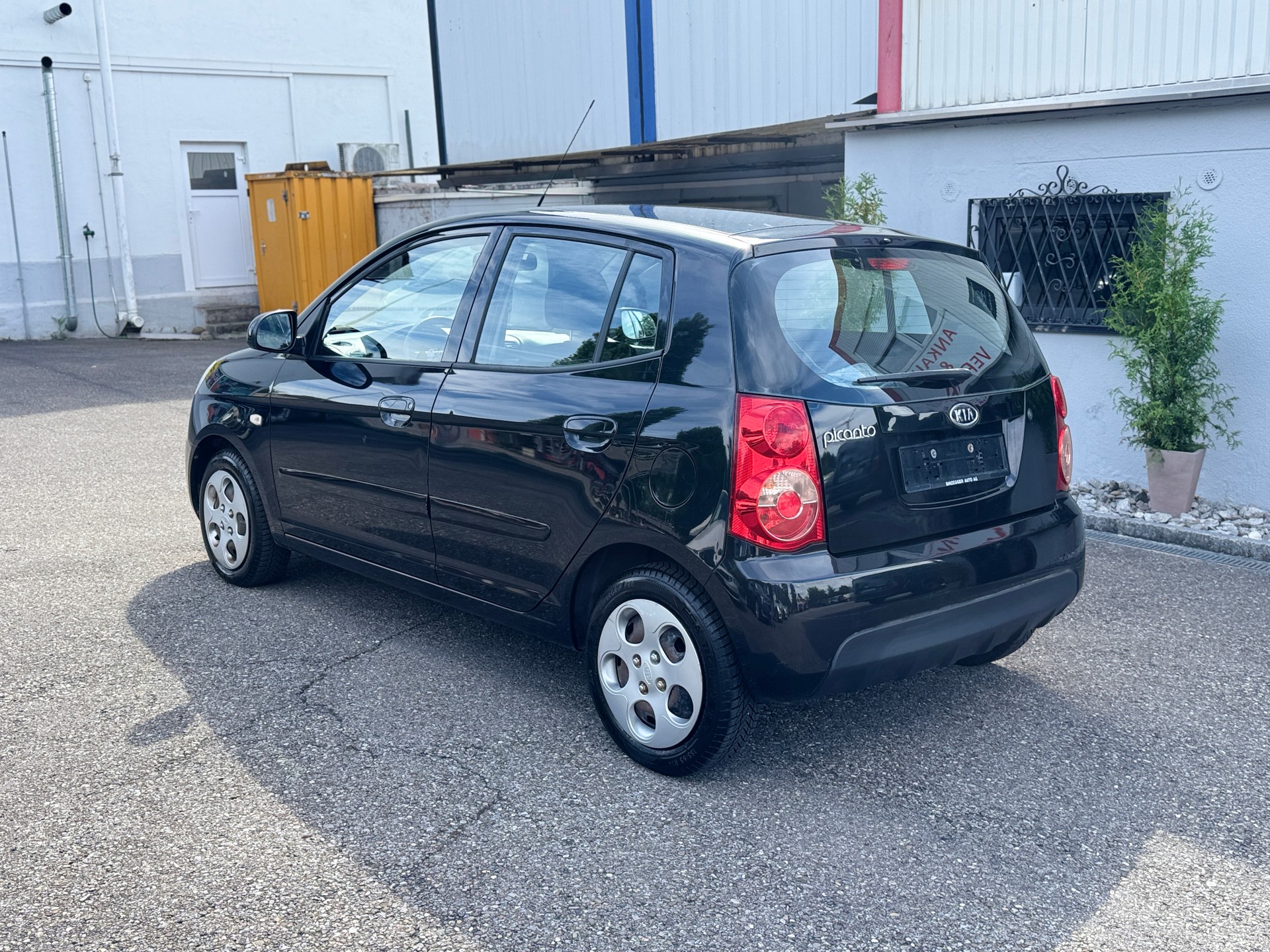KIA Picanto 1.1 Trend Automatic-image-1
