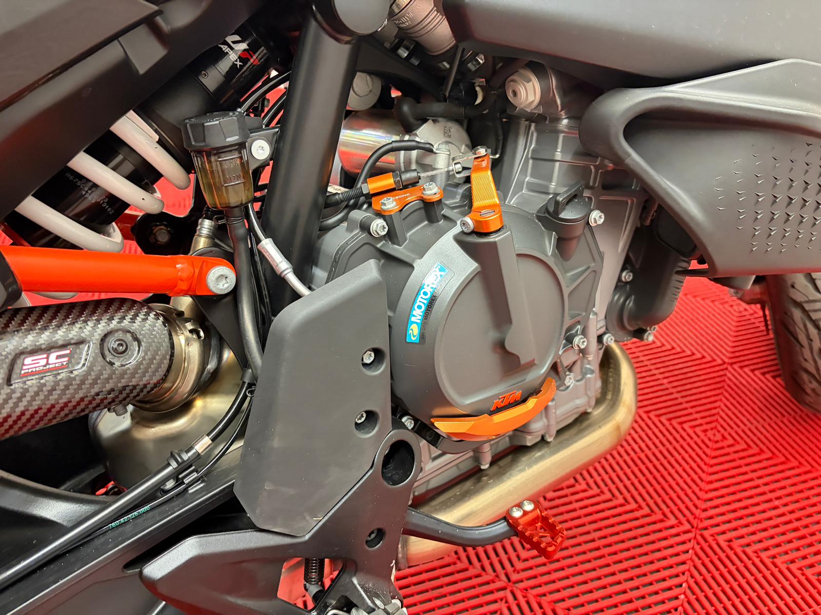 KTM 890 SMT-image-10