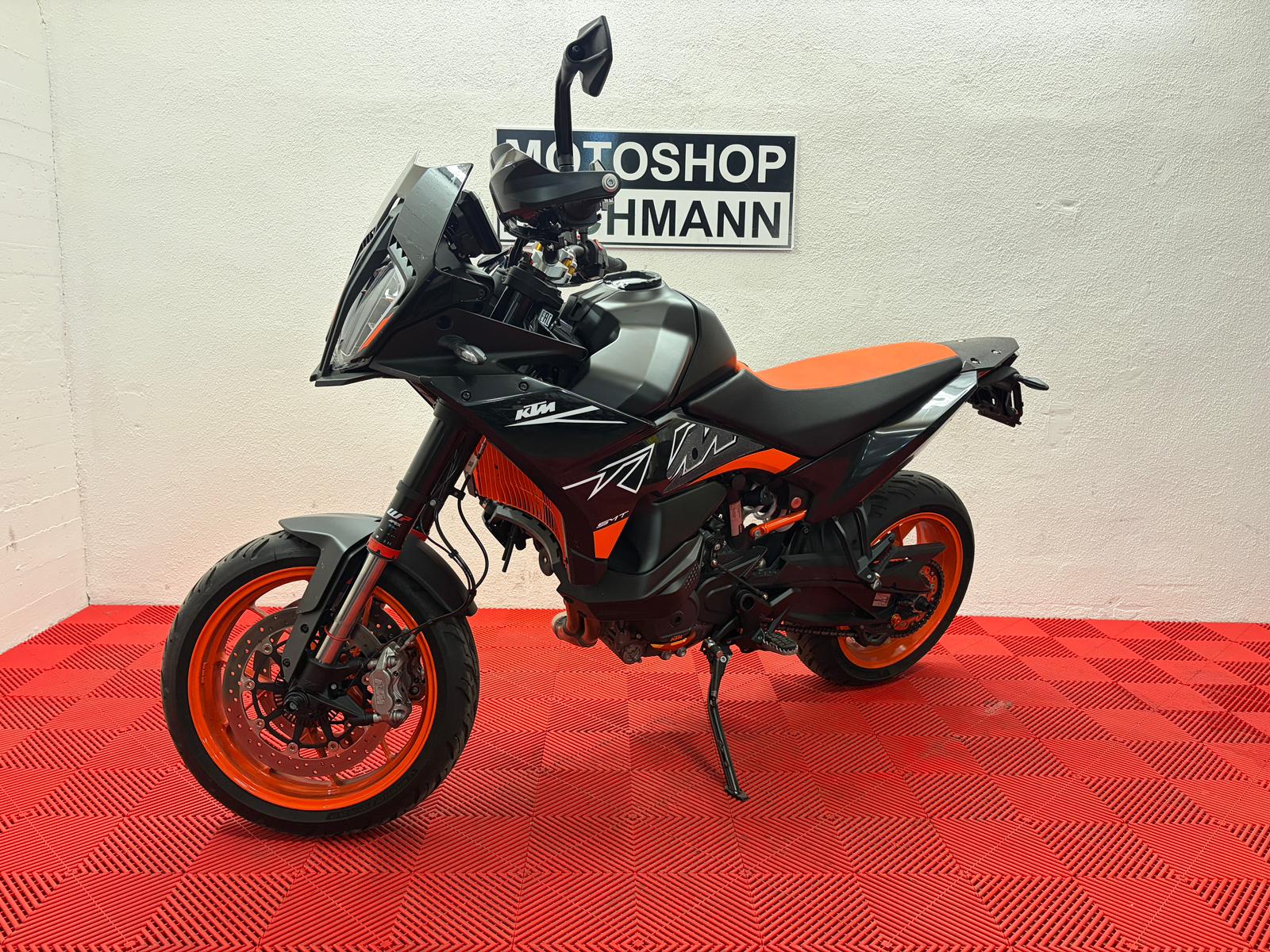 KTM 890 SMT-showroom-element-2