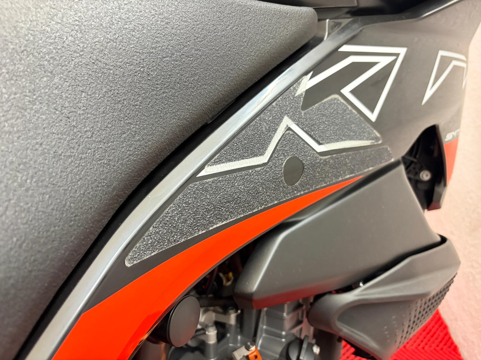 KTM 890 SMT-image-14