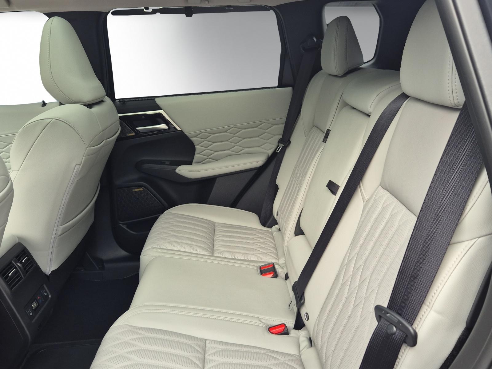 MITSUBISHI Outlander 2.4 PHEV Instyle 4x4-image-9