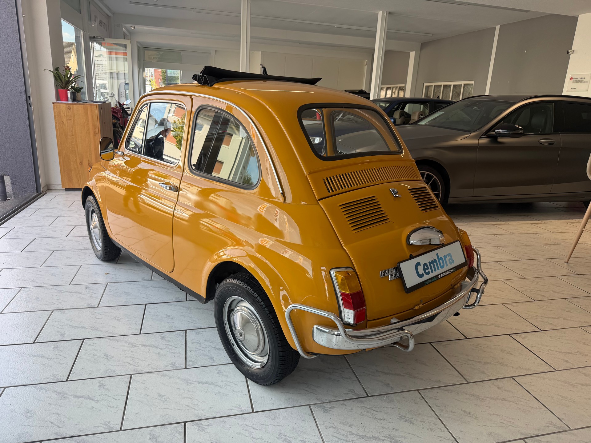 FIAT 500L-showroom-element-2